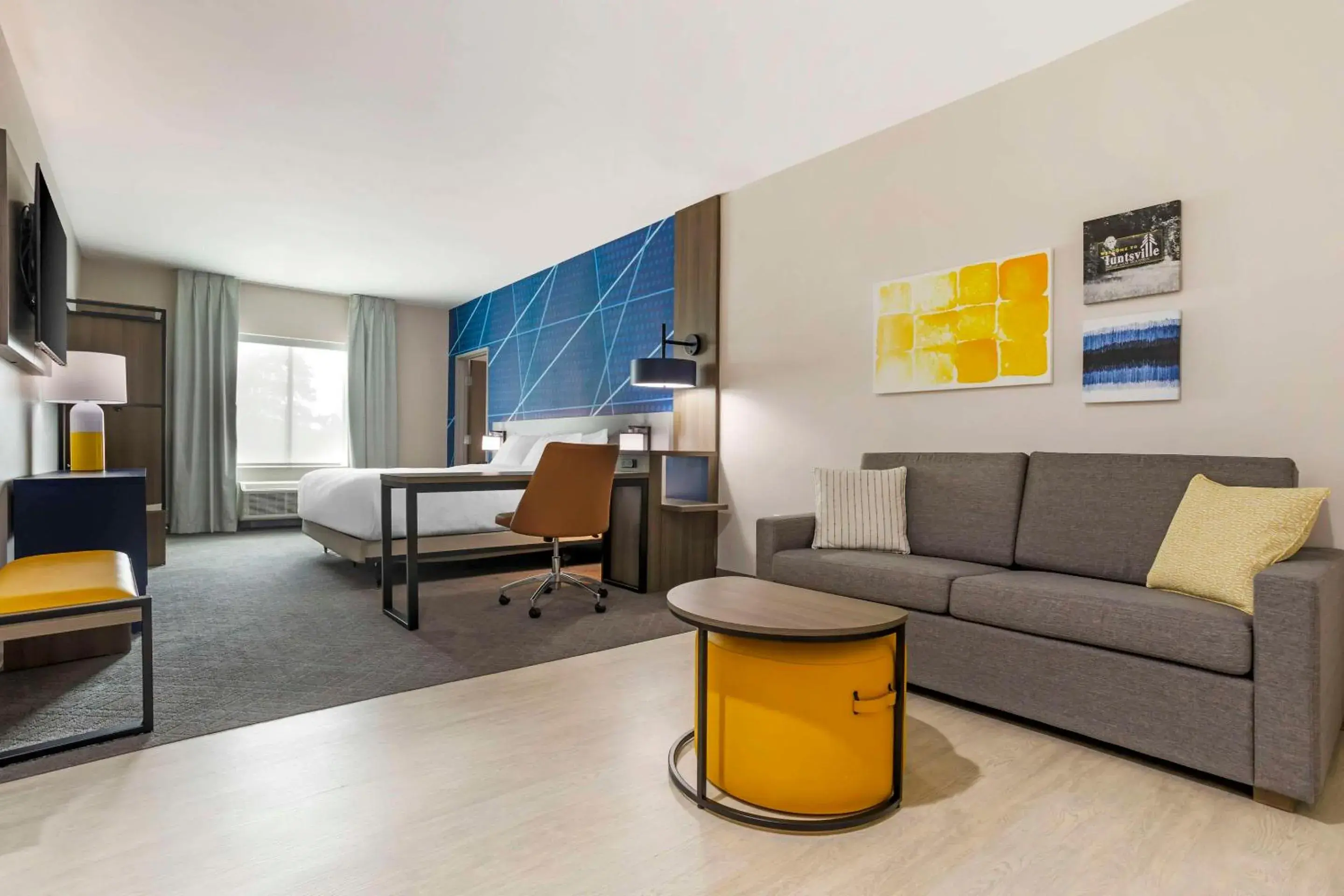 Bedroom in Comfort Inn & Suites Huntsville Near University Bedroom in Comfort Inn & Suites Huntsville Near University