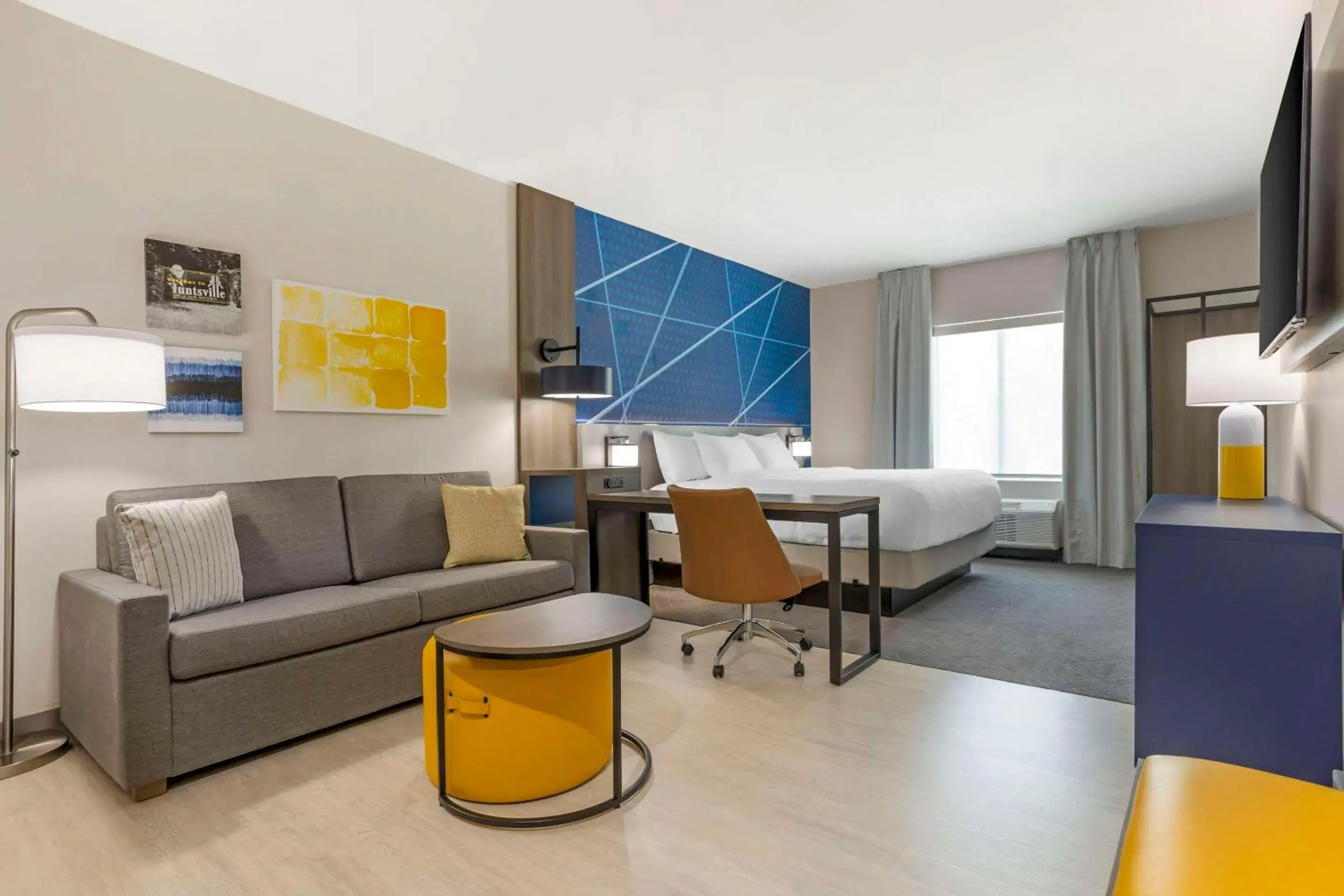 Bedroom in Comfort Inn & Suites Huntsville Near University Bedroom in Comfort Inn & Suites Huntsville Near University