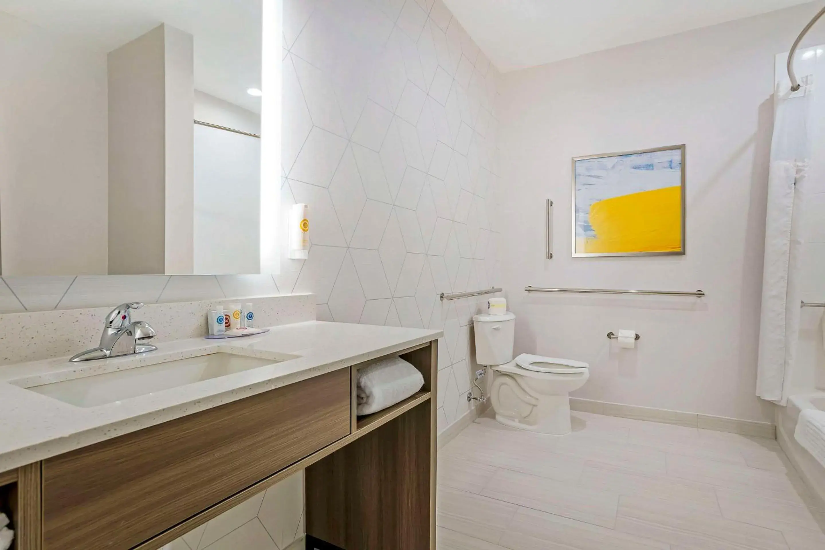 Bedroom in Comfort Inn & Suites Huntsville Near University Bedroom in Comfort Inn & Suites Huntsville Near University