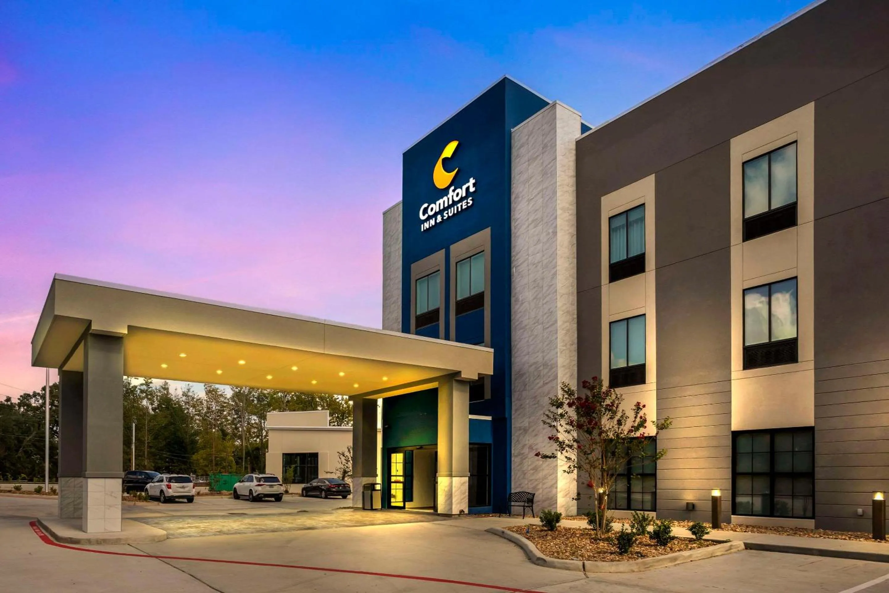 Property building in Comfort Inn & Suites Huntsville Near University