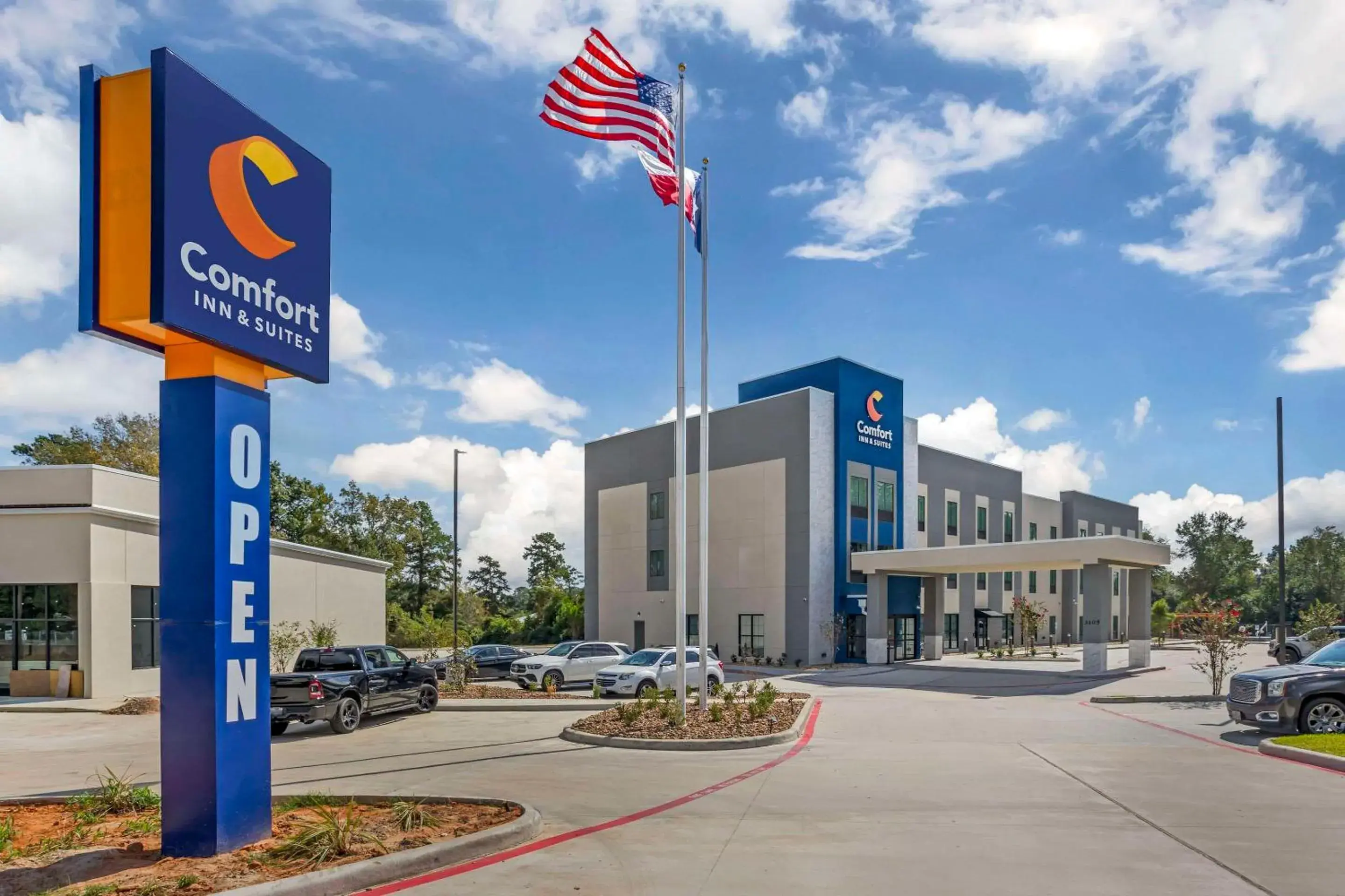 Property building in Comfort Inn & Suites Huntsville Near University Property building in Comfort Inn & Suites Huntsville Near University