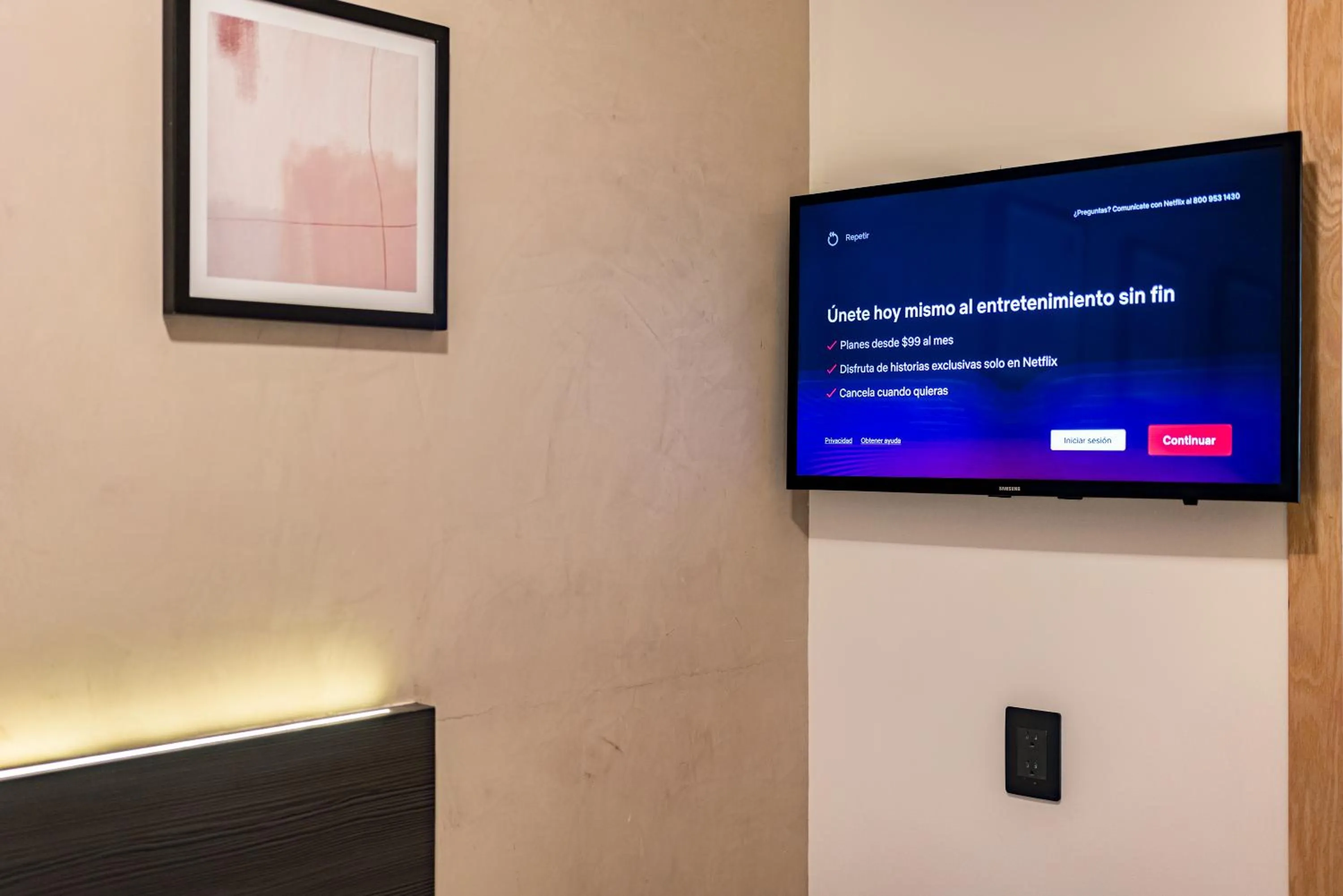 TV and multimedia in Suites Monterrey by Escajal Rooms