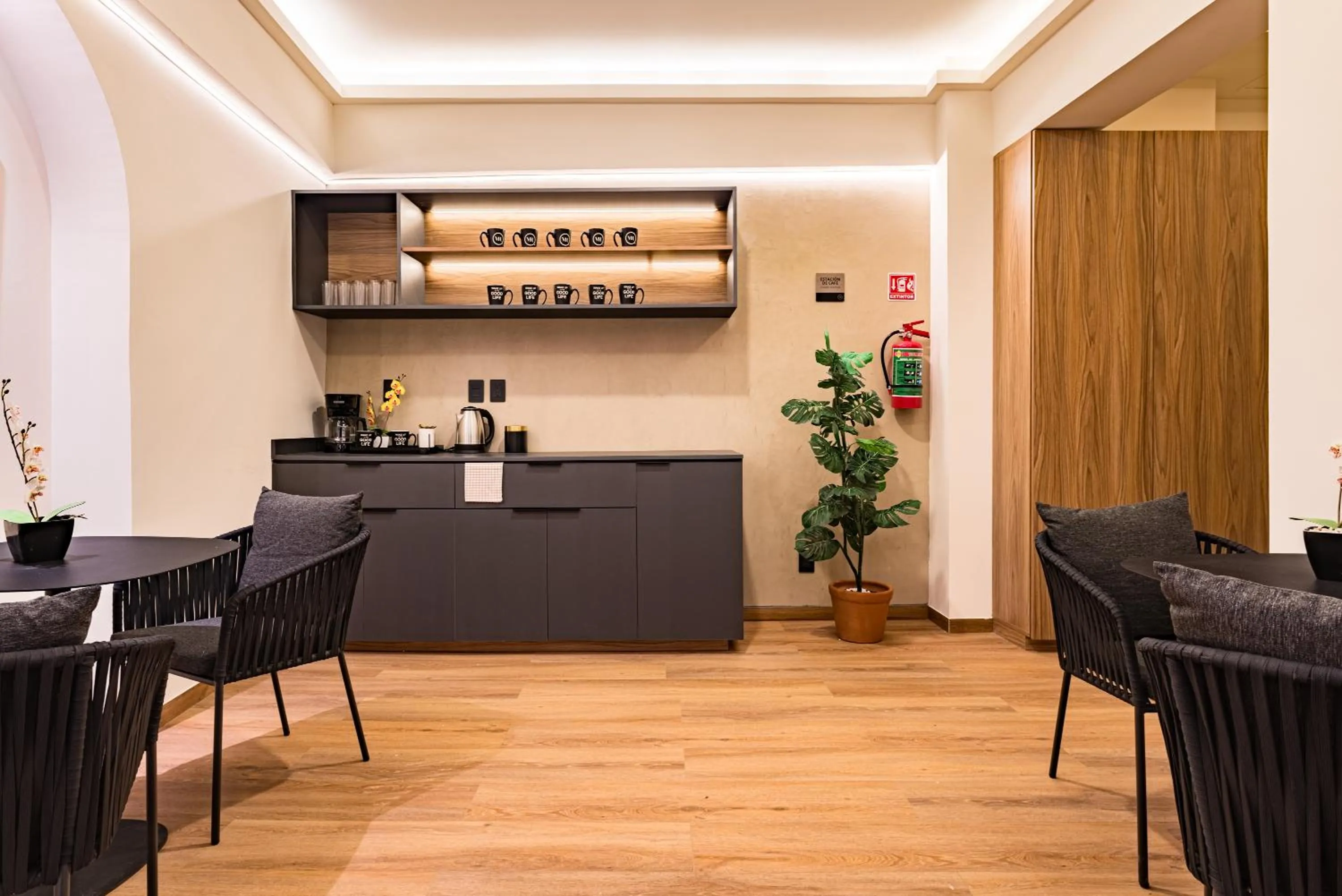 Coffee/tea facilities in Suites Monterrey by Escajal Rooms