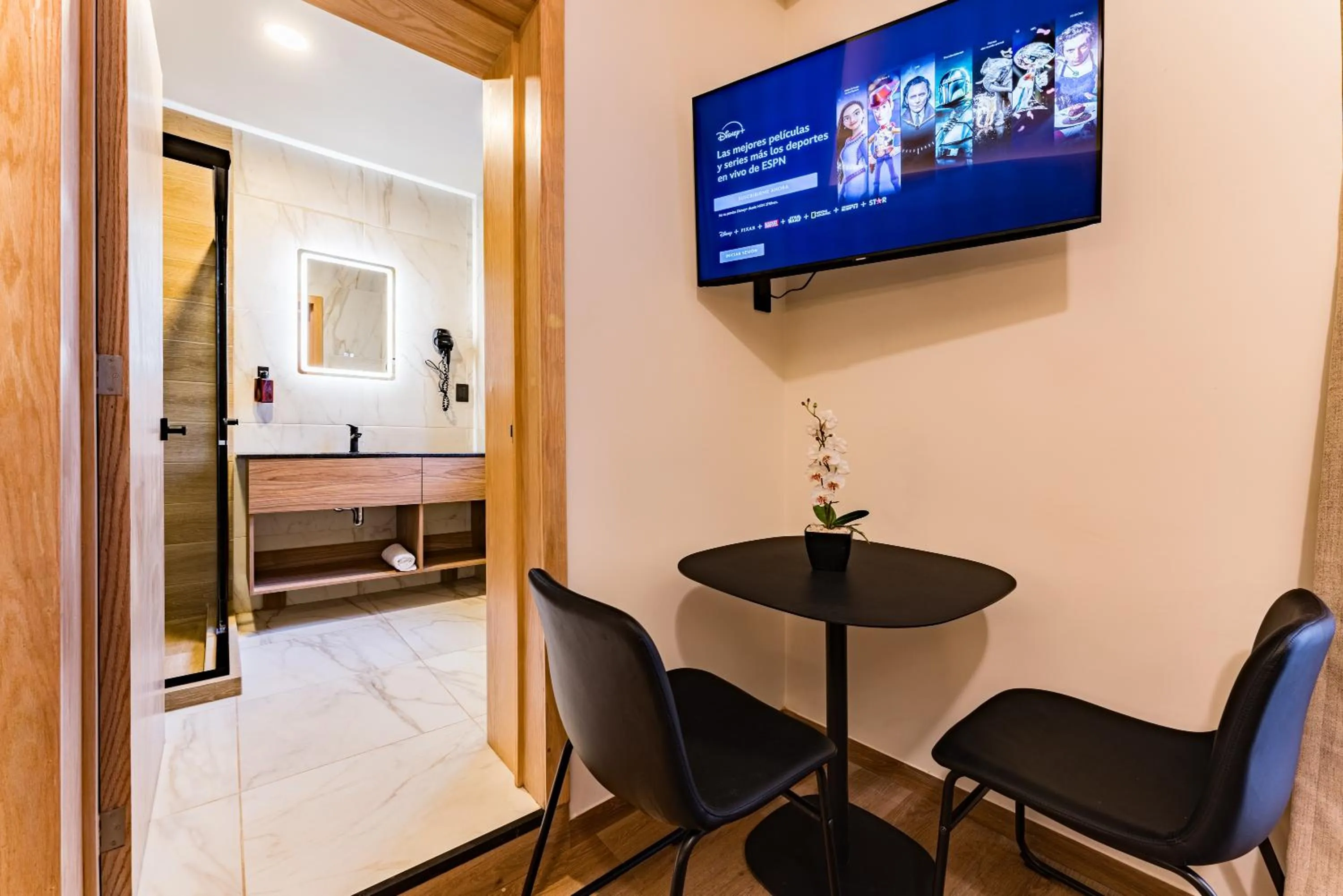 Dining area in Suites Monterrey by Escajal Rooms