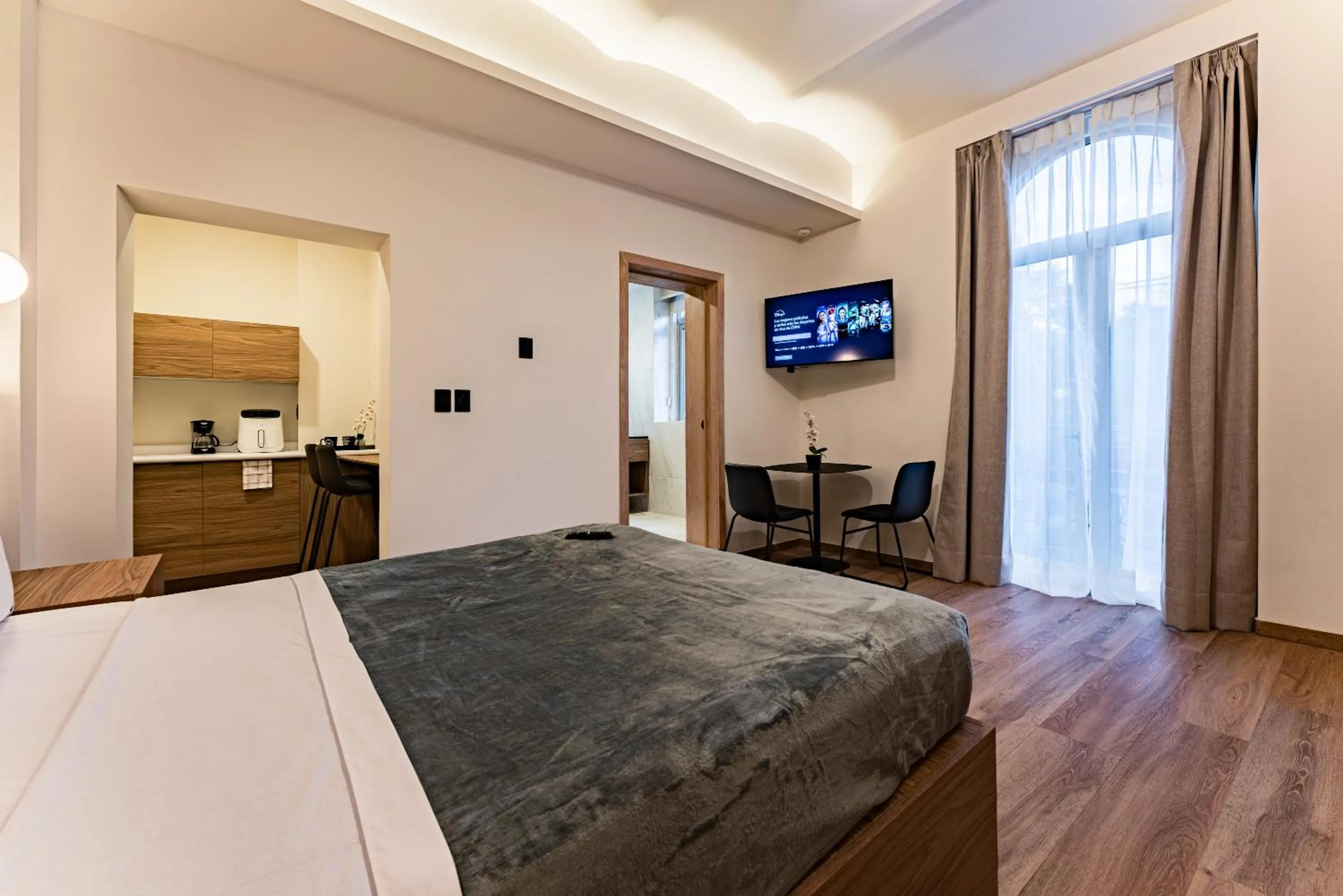 Photo of the whole room, Bed in Suites Monterrey by Escajal Rooms