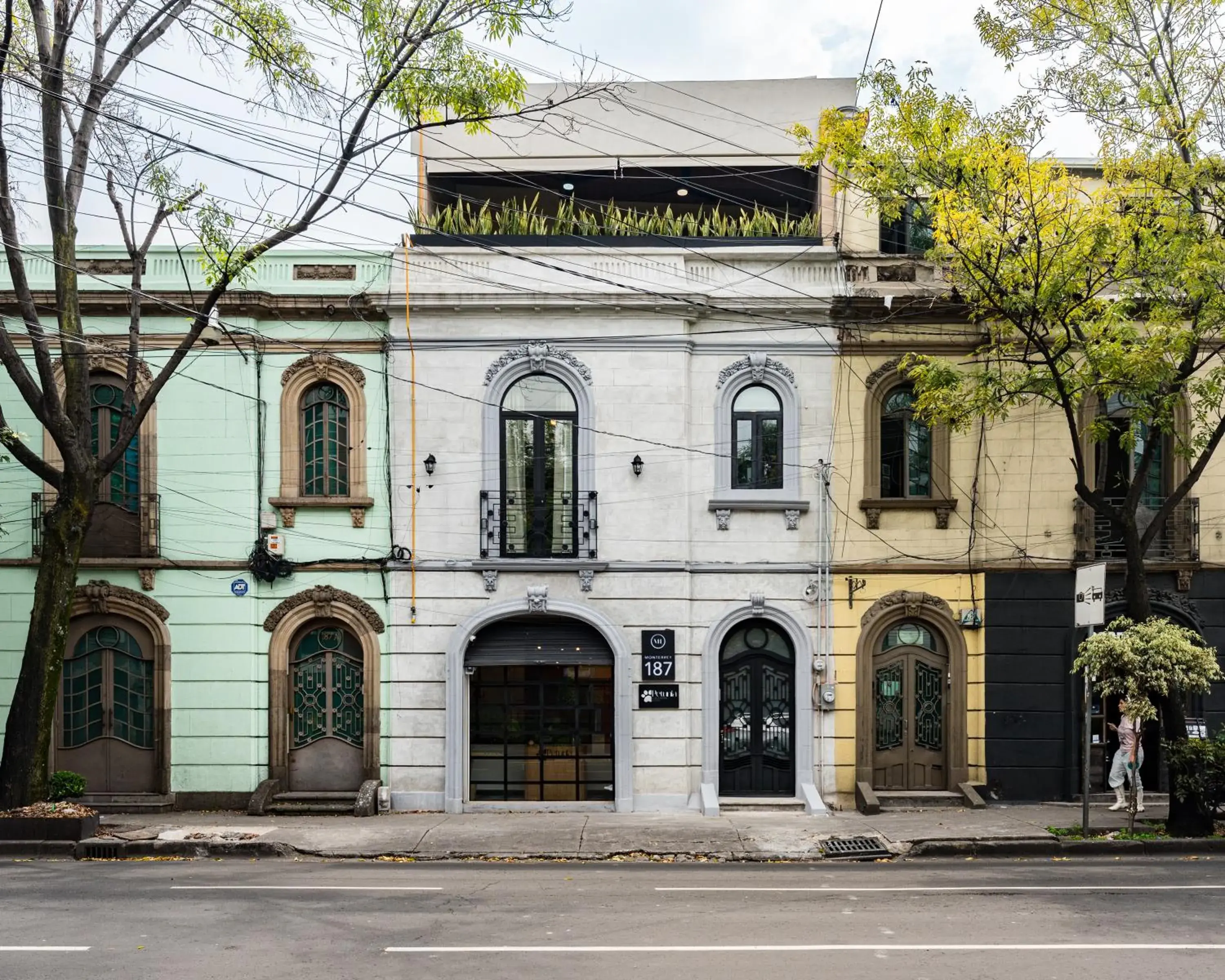 Property building in Suites Monterrey by Escajal Rooms Property building in Suites Monterrey by Escajal Rooms