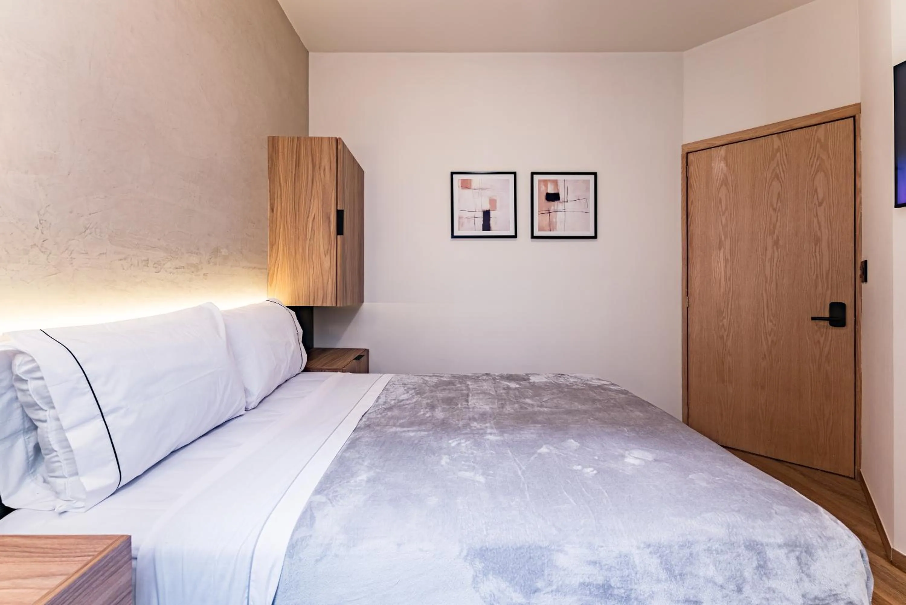 Bed in Suites Monterrey by Escajal Rooms