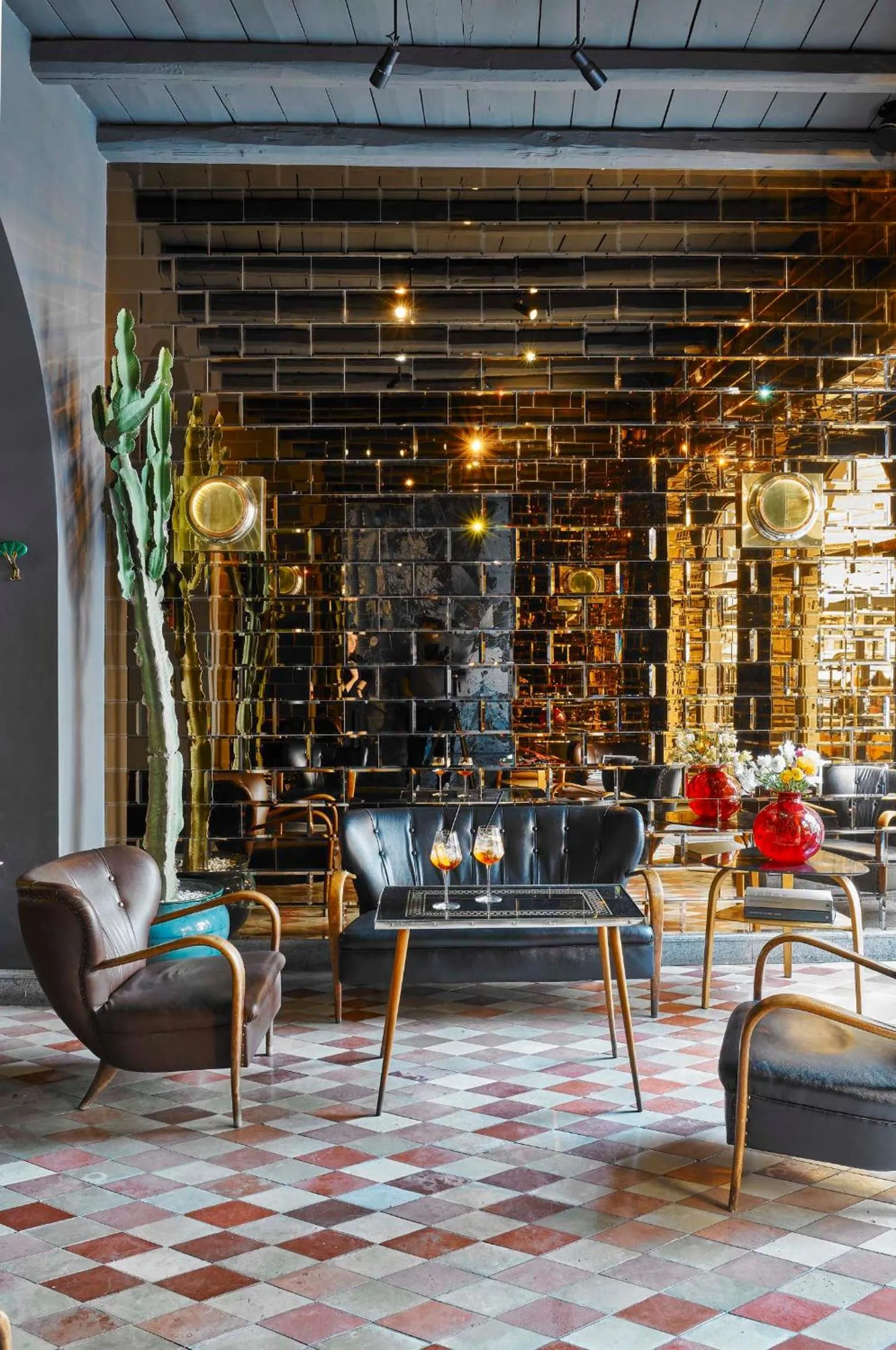Lounge or bar in G-Rough, Rome, a Member of Design Hotels