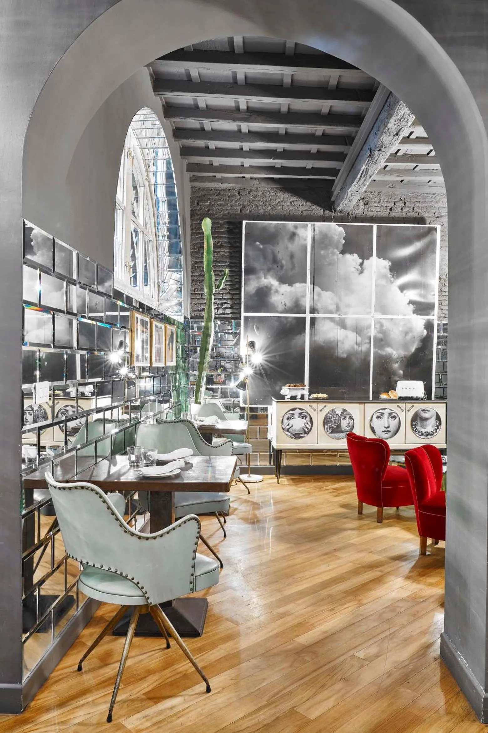 Lounge or bar in G-Rough, Rome, a Member of Design Hotels