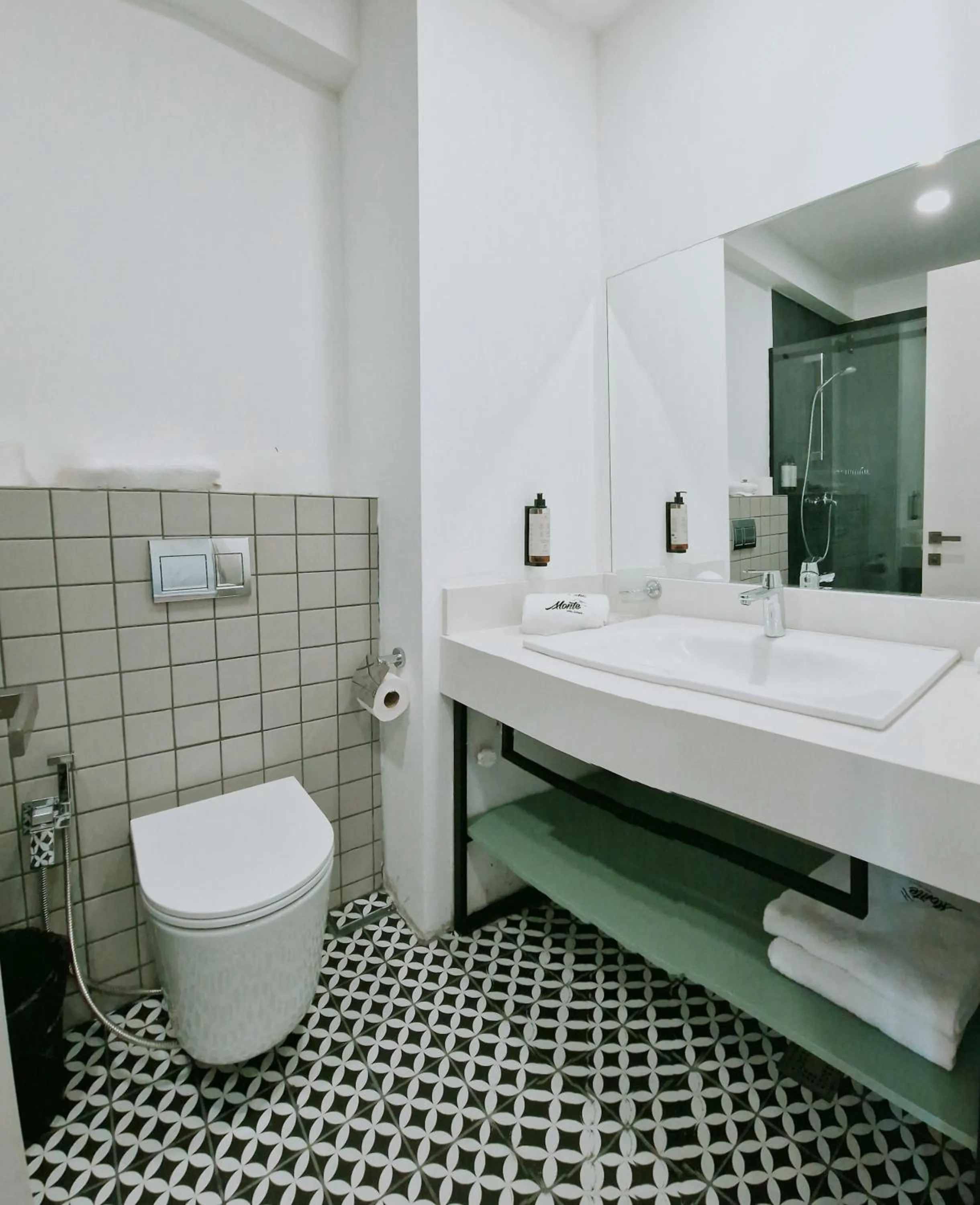 Shower in Monte Hotel