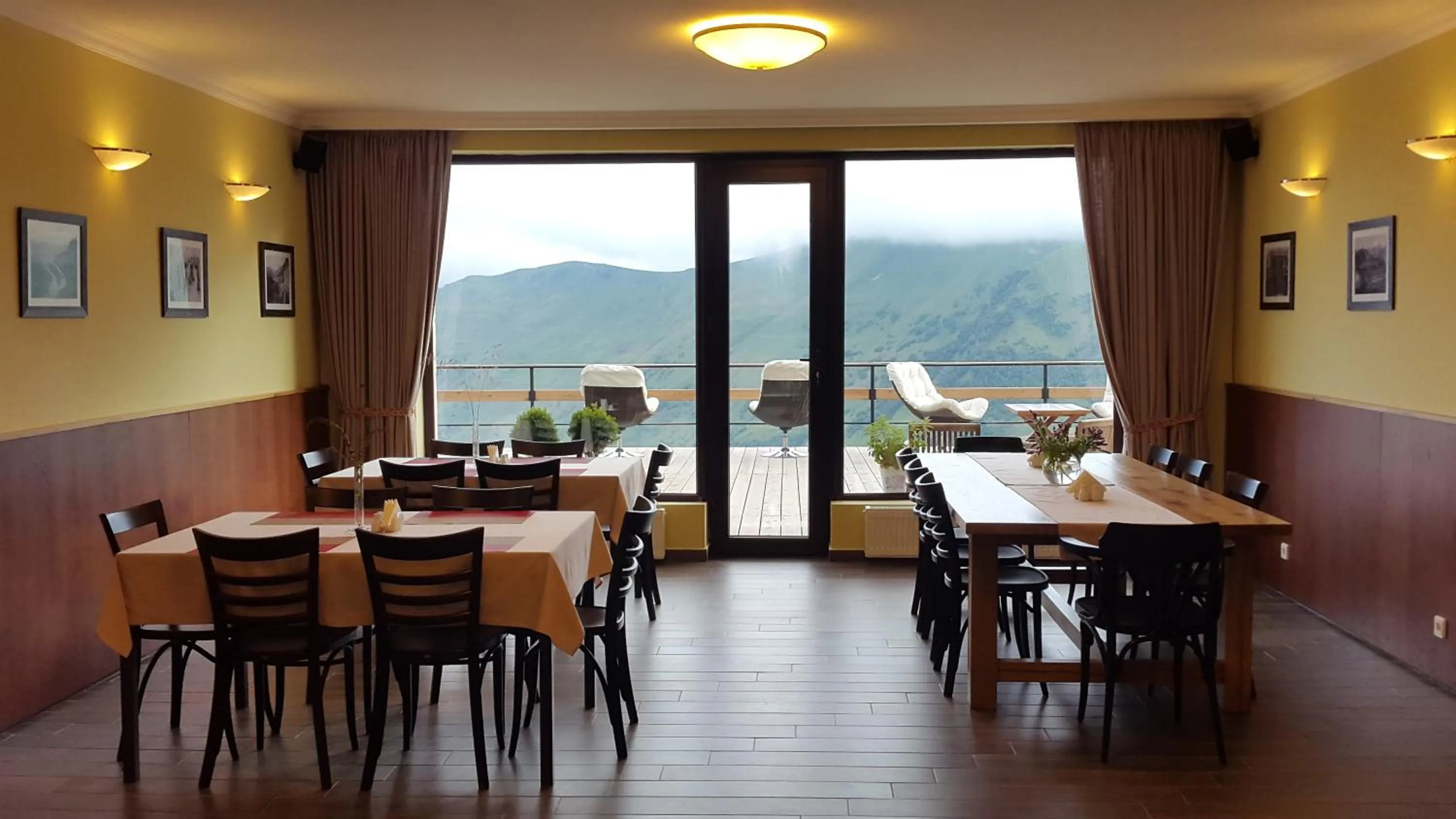 Restaurant/places to eat in Monte Hotel
