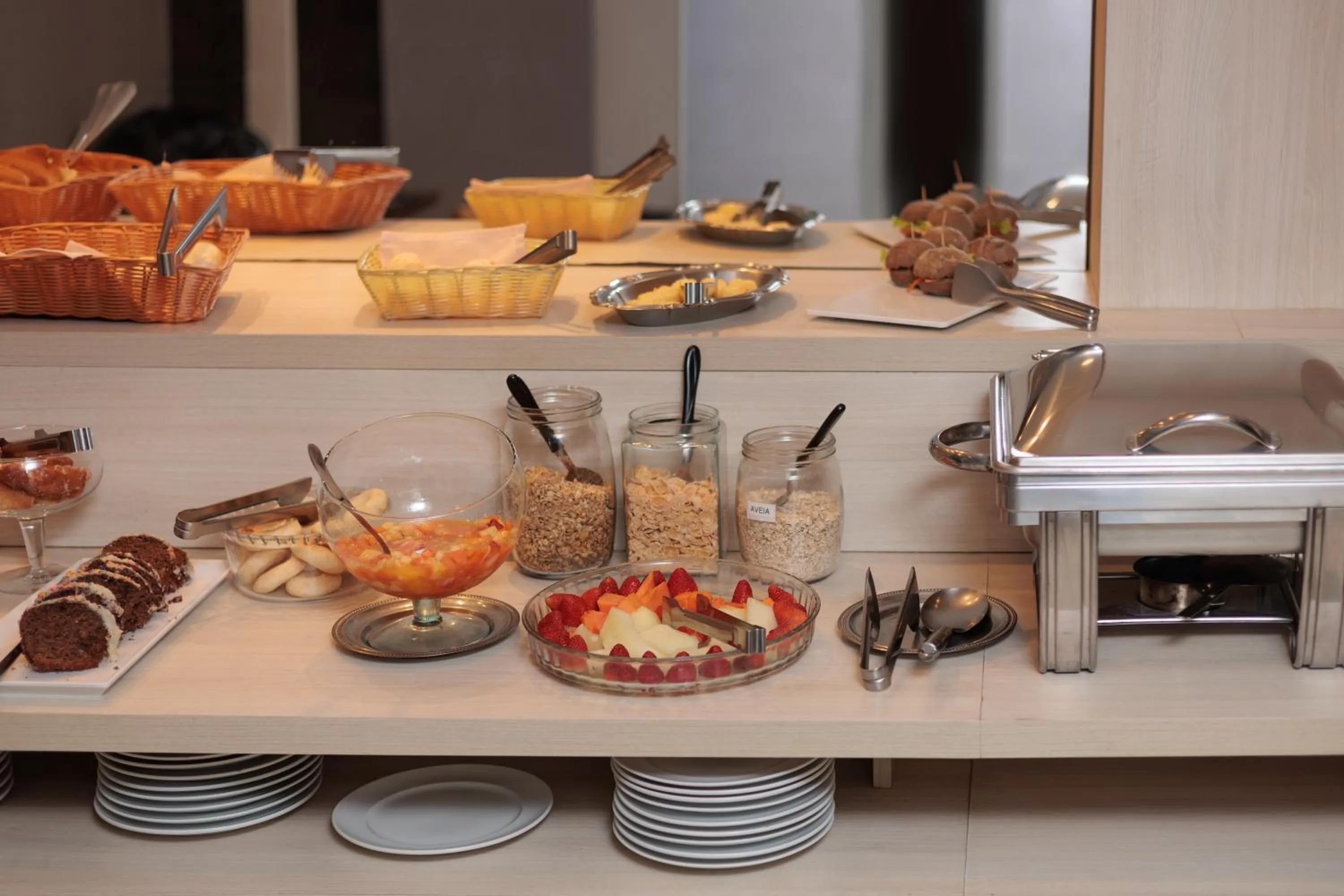 Buffet breakfast in Pousada Naala Gramado