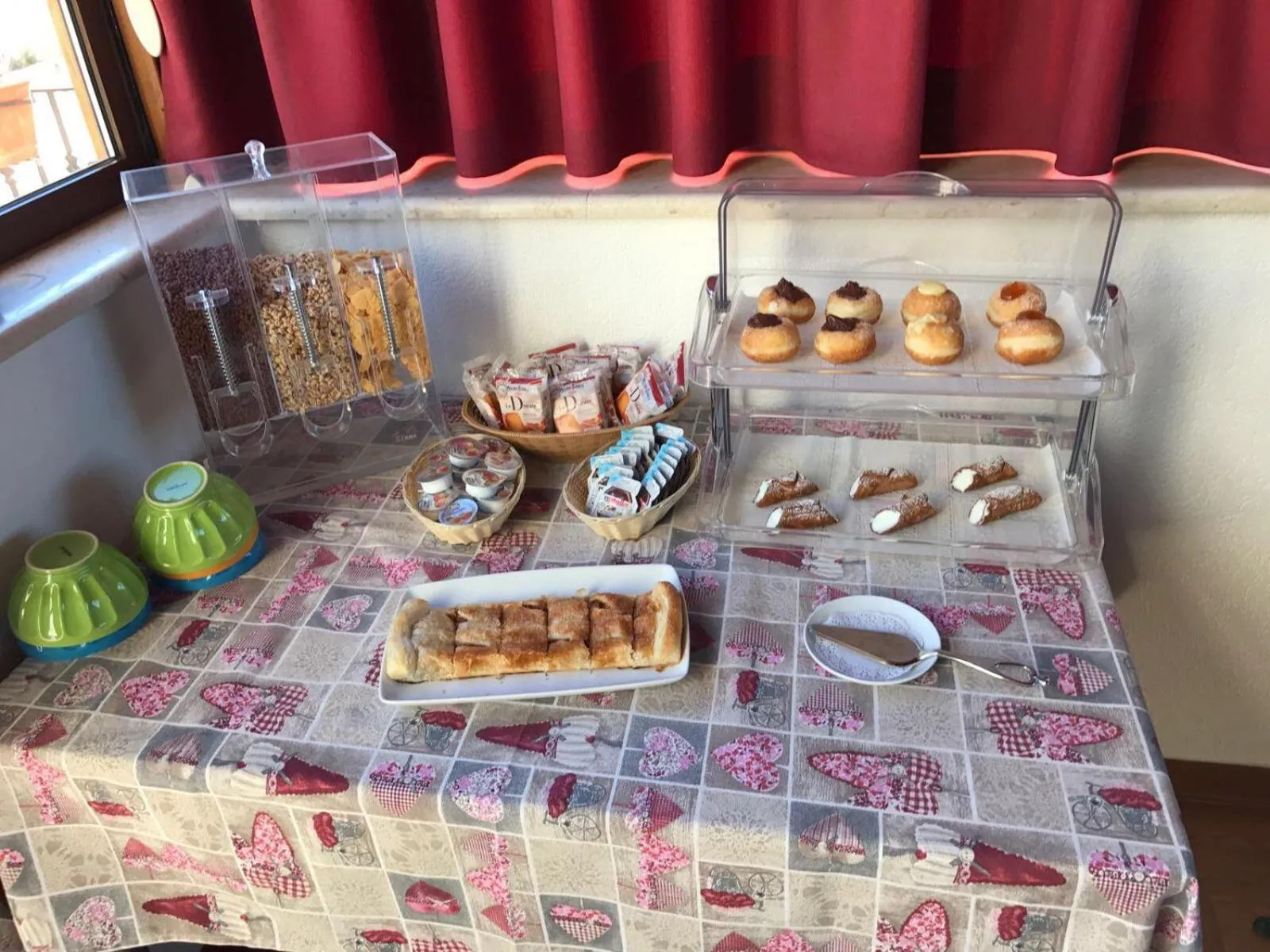 Breakfast in El Nur Bed & Breakfast