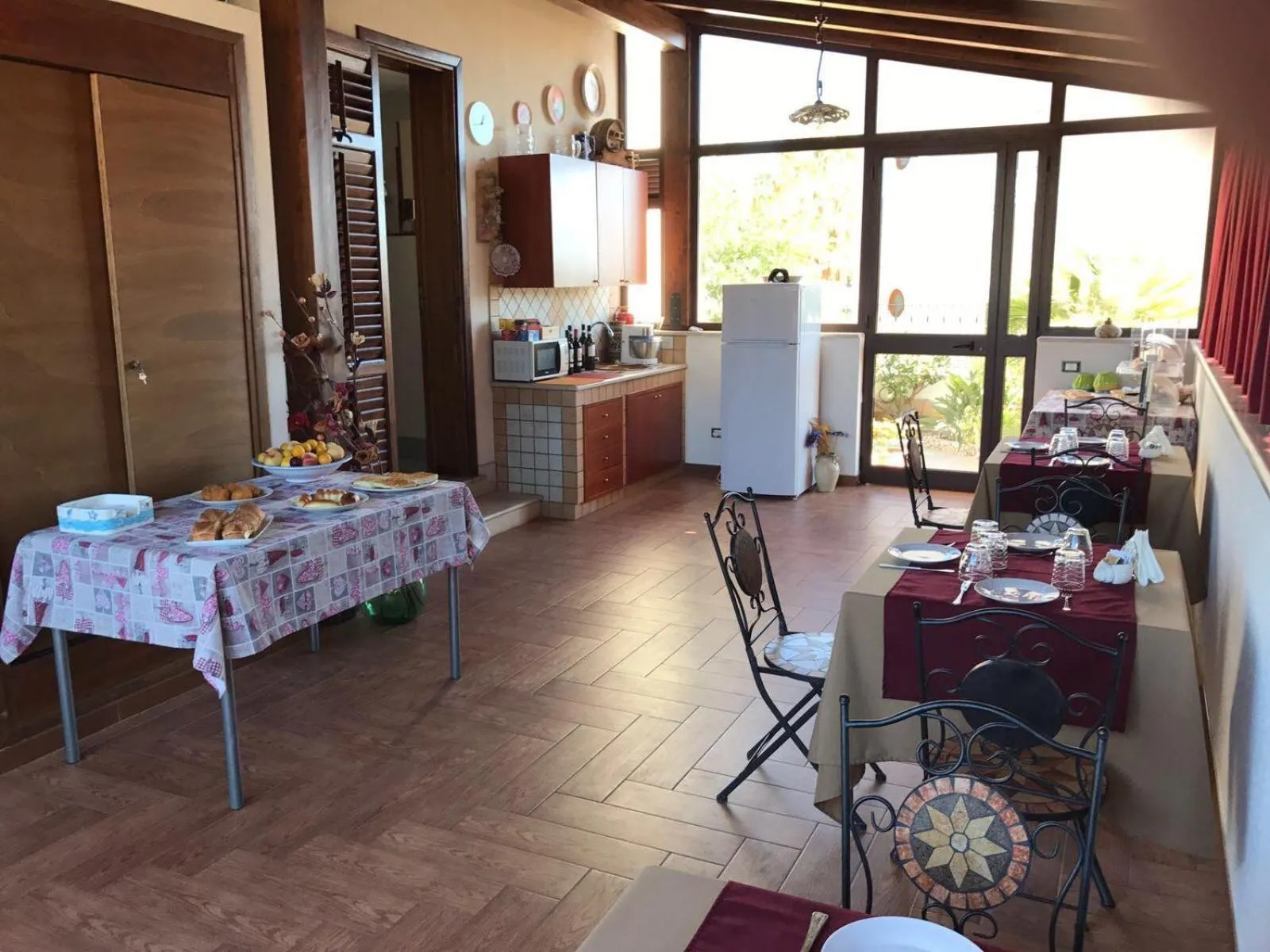 Restaurant/places to eat in El Nur Bed & Breakfast