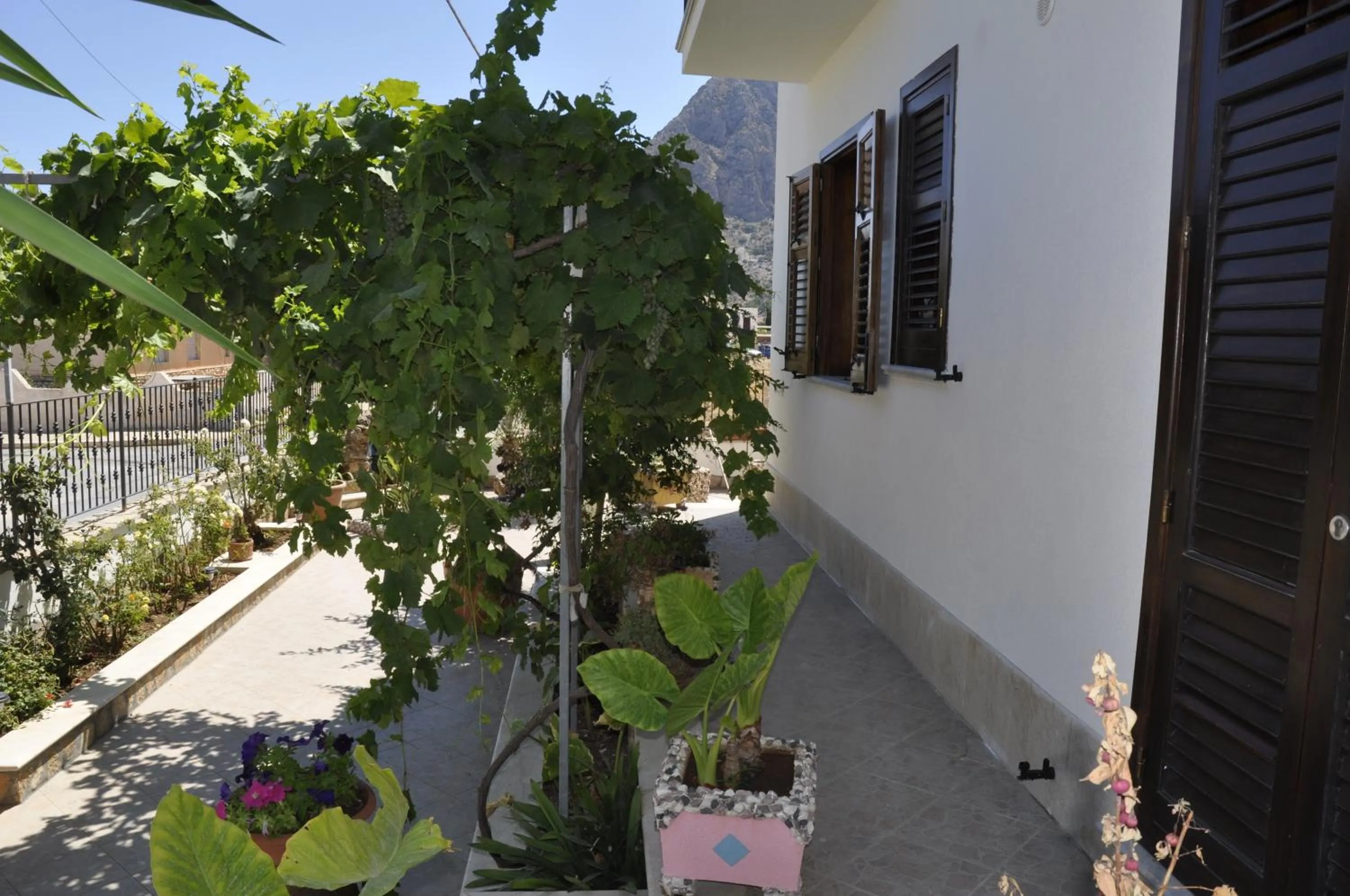 Property building in El Nur Bed & Breakfast