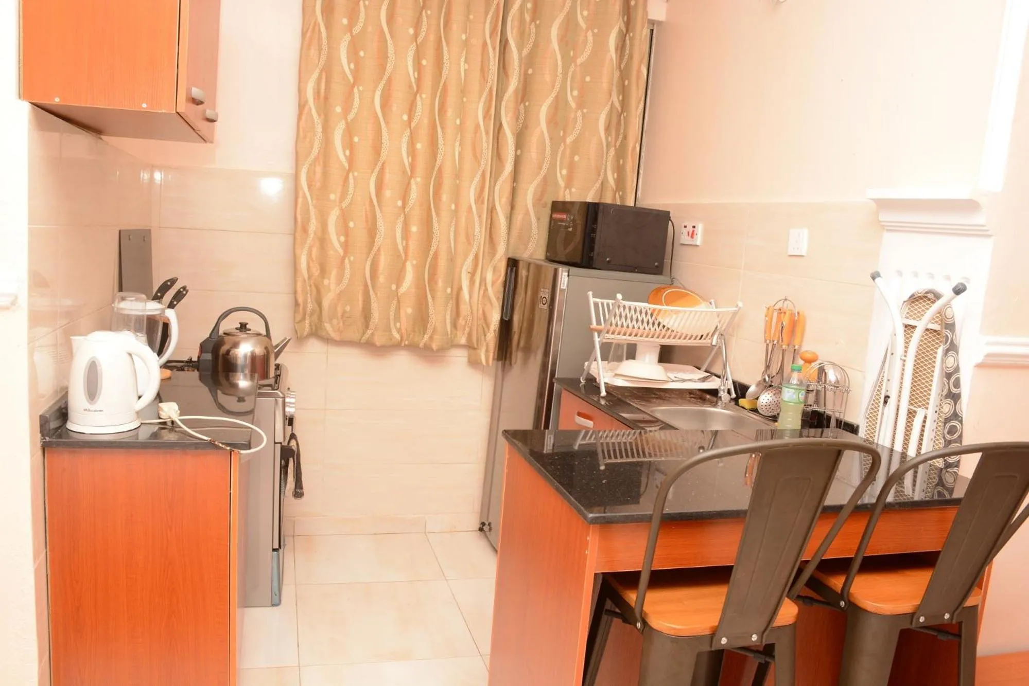 Kitchen or kitchenette in VTL Suites