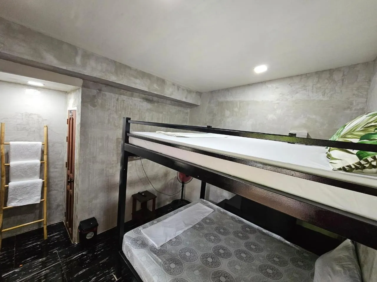 bunk bed, Bed in Acacia Sunset Village Inn