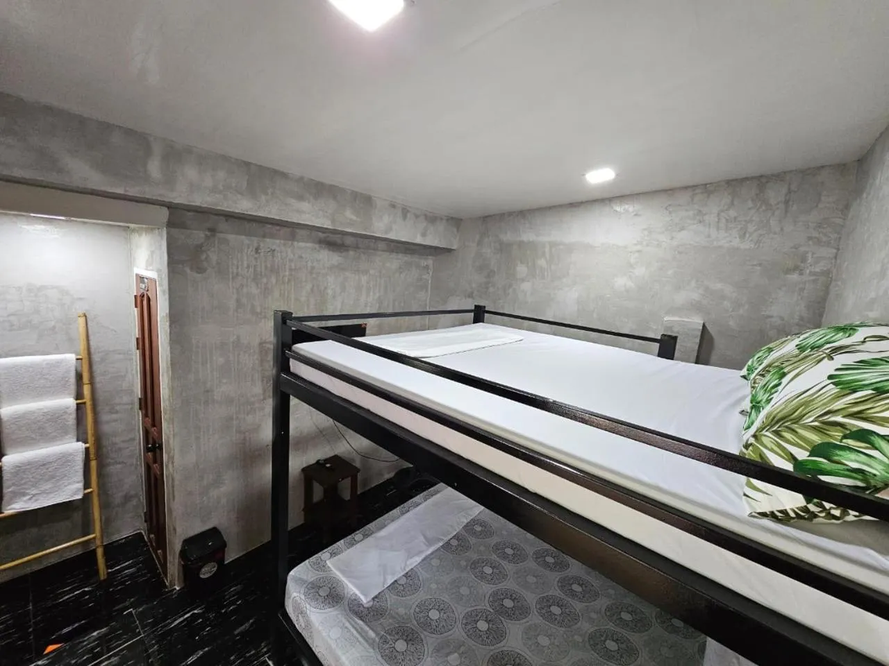 Bedroom, Bed in Acacia Sunset Village Inn