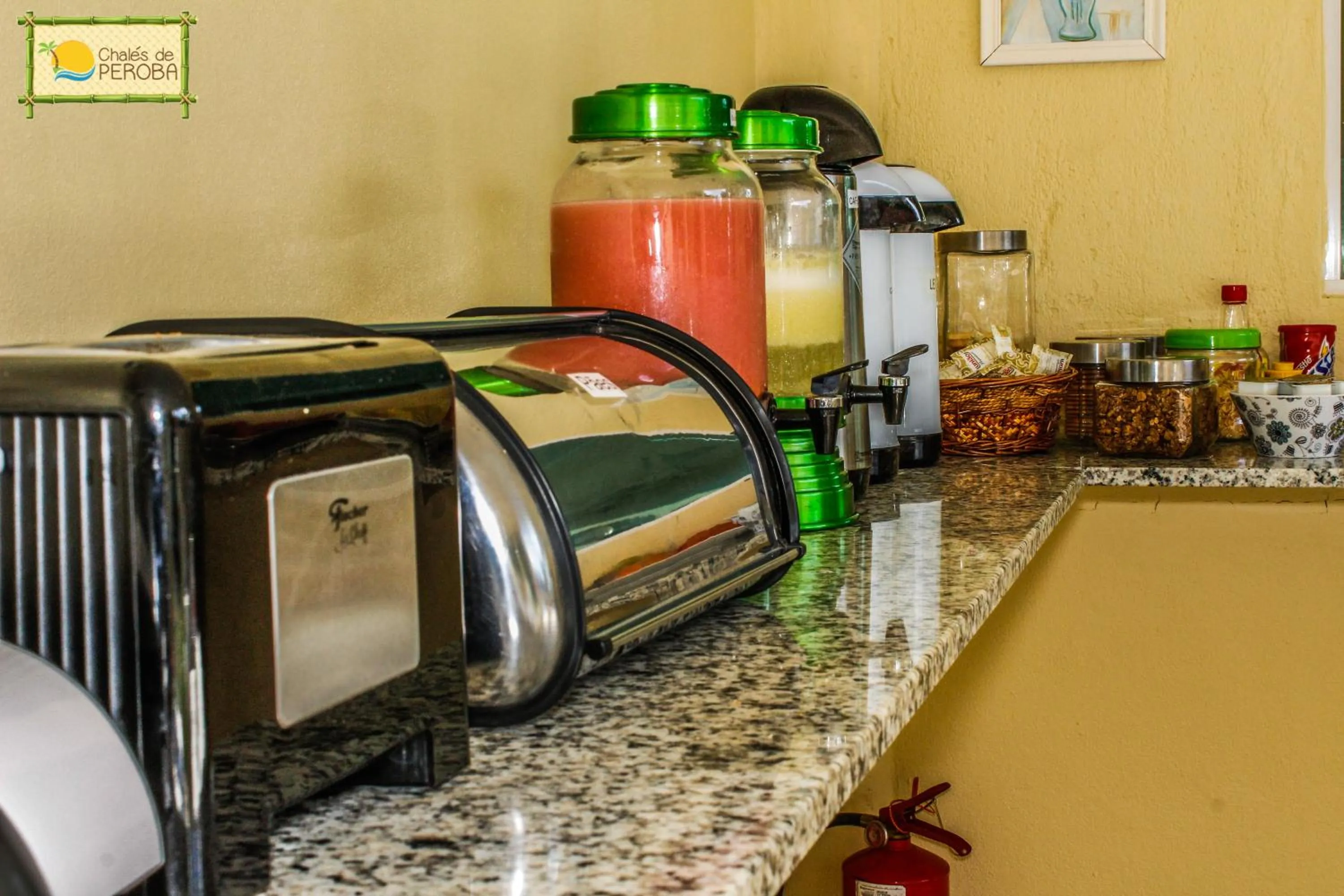 Buffet breakfast in Chalés de Peroba