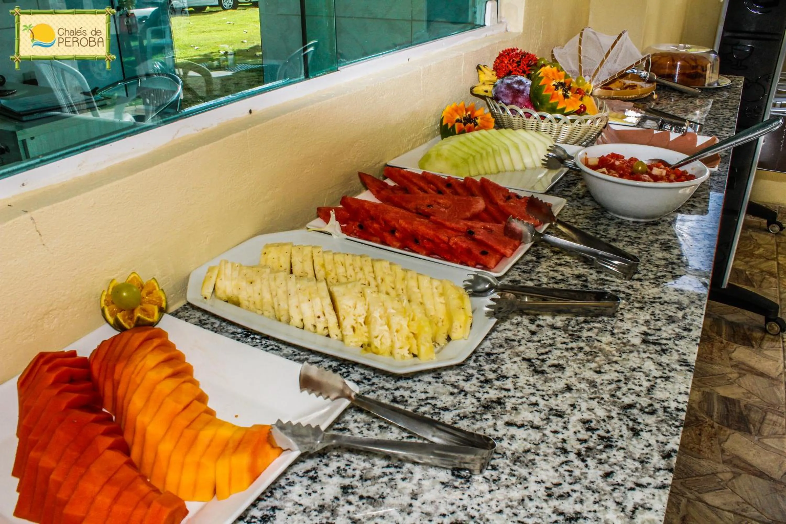 Buffet breakfast in Chalés de Peroba