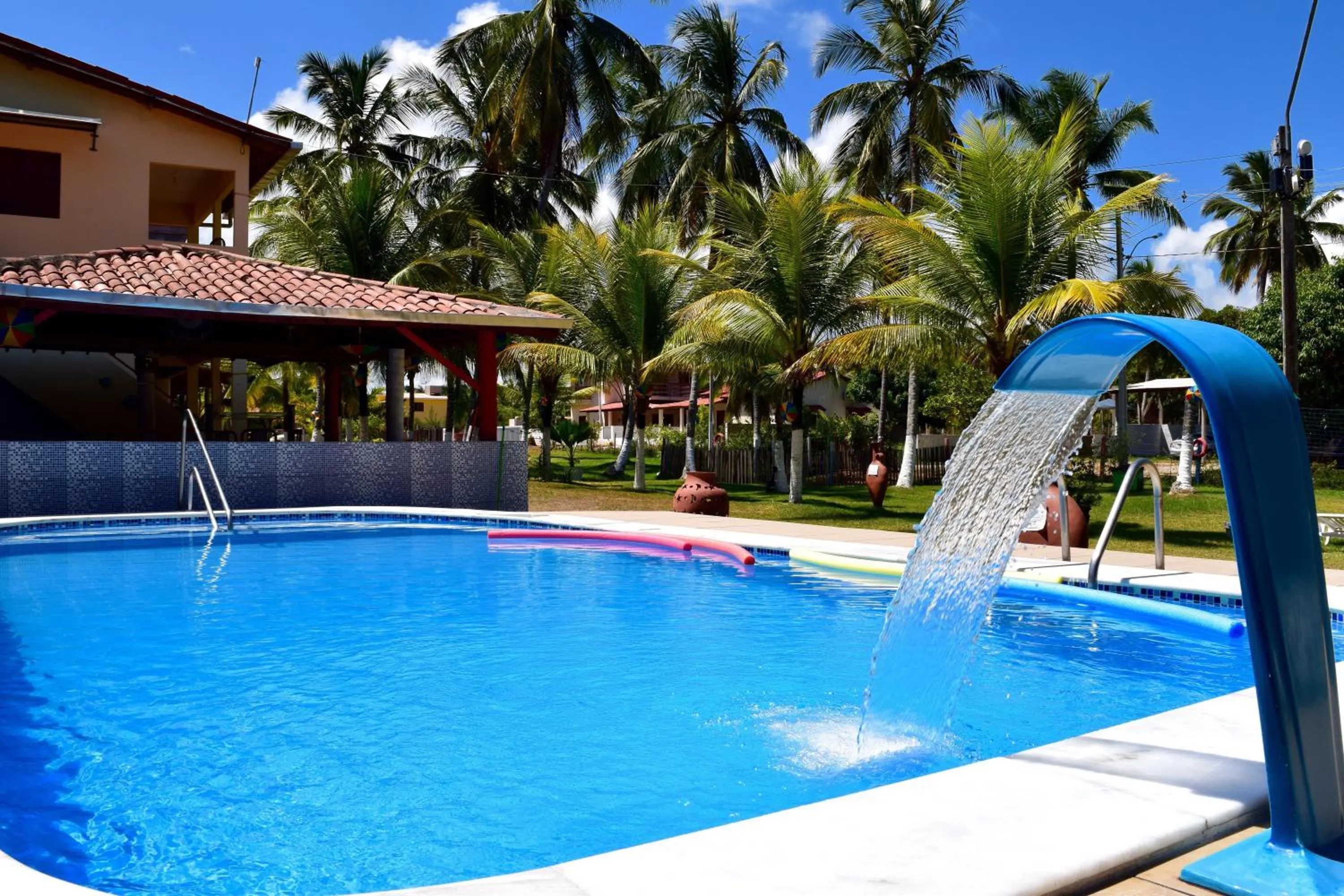 Swimming pool in Chalés de Peroba