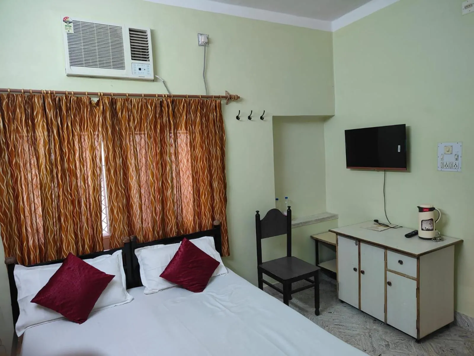 Bed in Hotel Jamna Vilas
