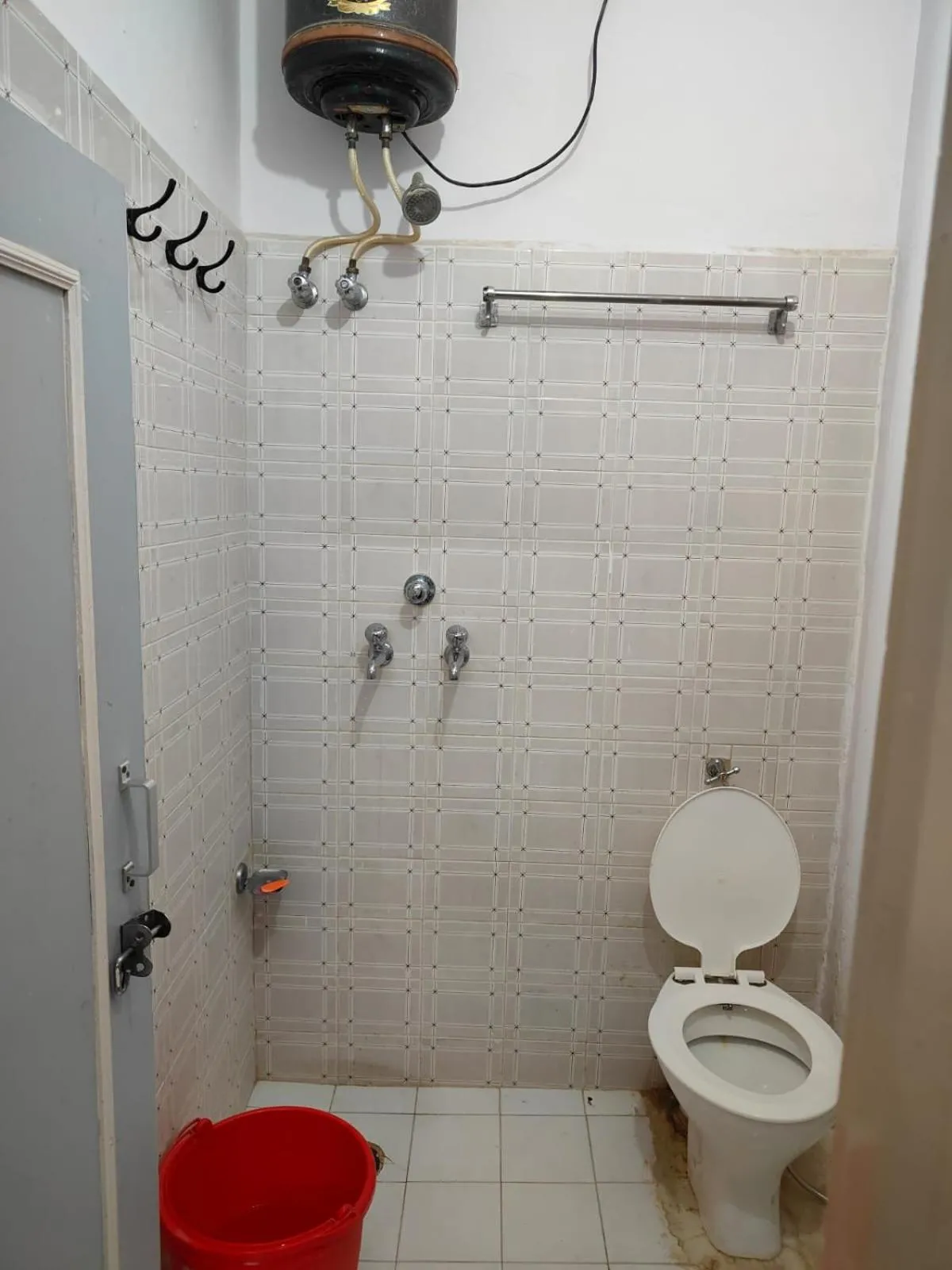 Shower in Hotel Jamna Vilas
