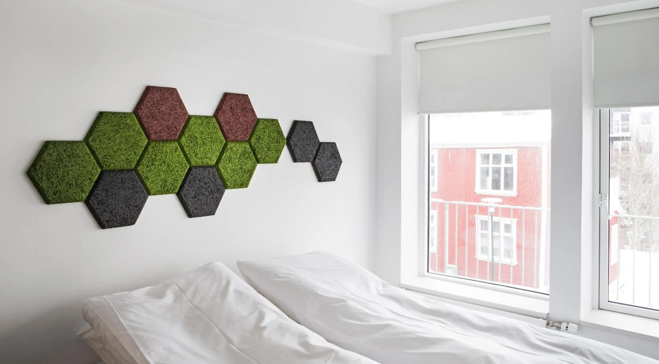 Spring, Bed in Island Apartments