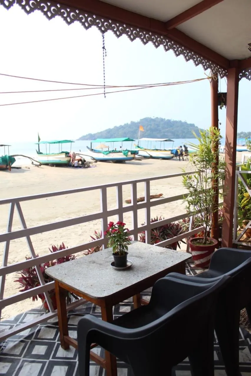 Lake view in Lira Beach Place