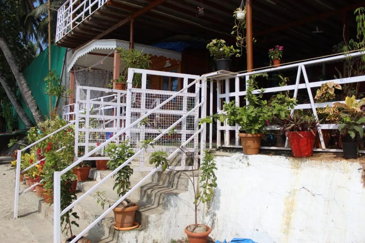 Day in Lira Beach Place