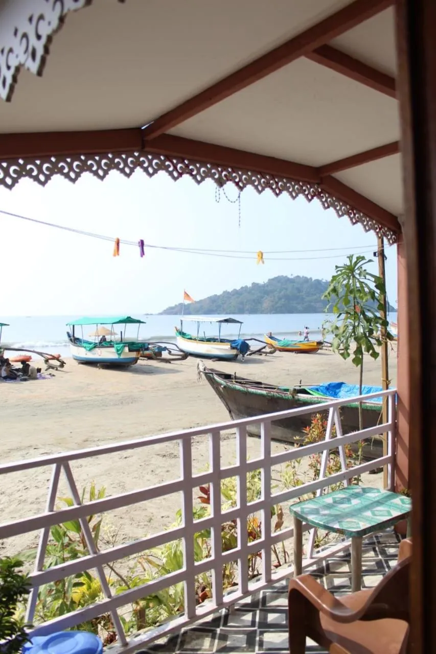 Day in Lira Beach Place