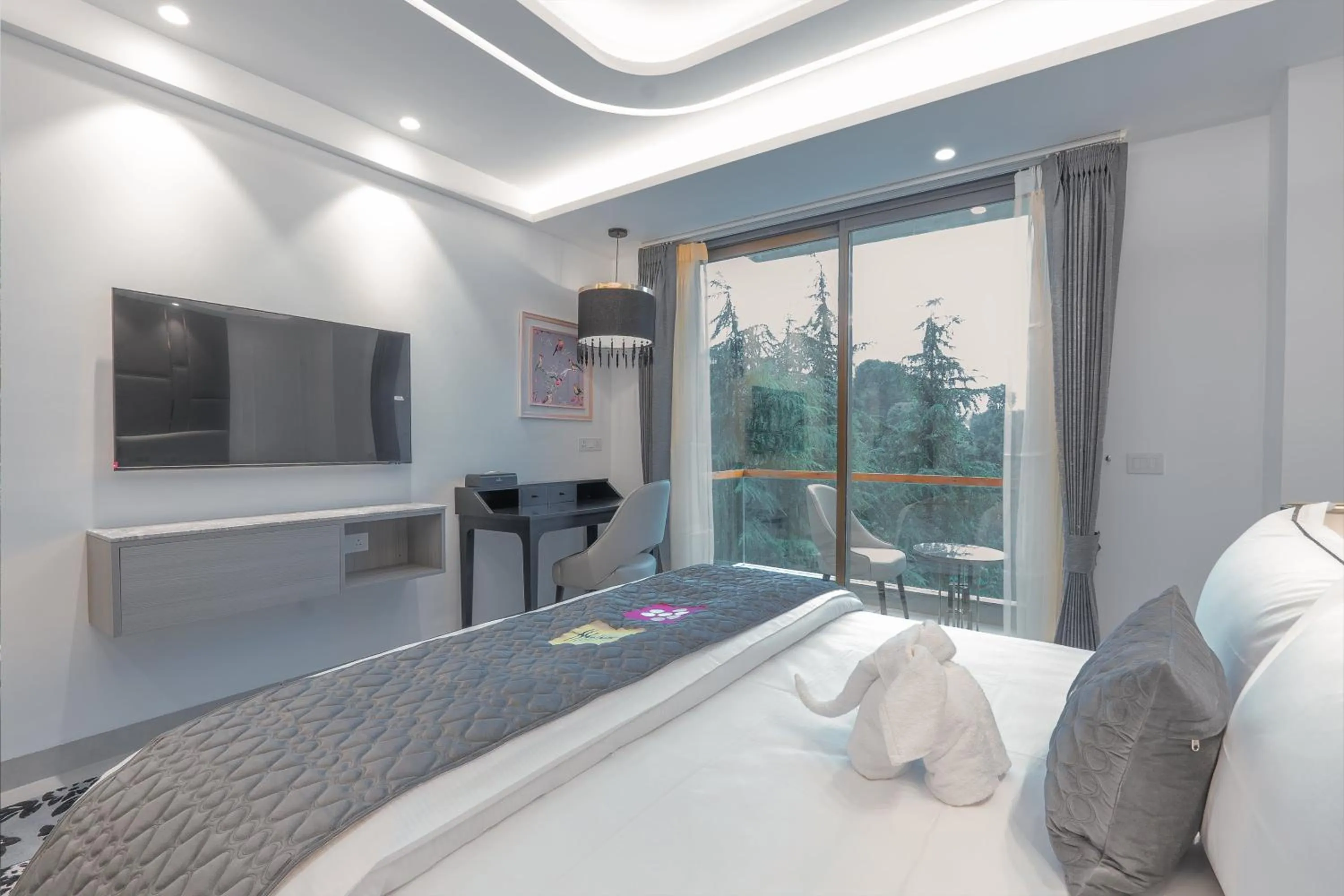 Bedroom, Bed in Mastiff Select Mandavya Dharamkot, McLeodganj