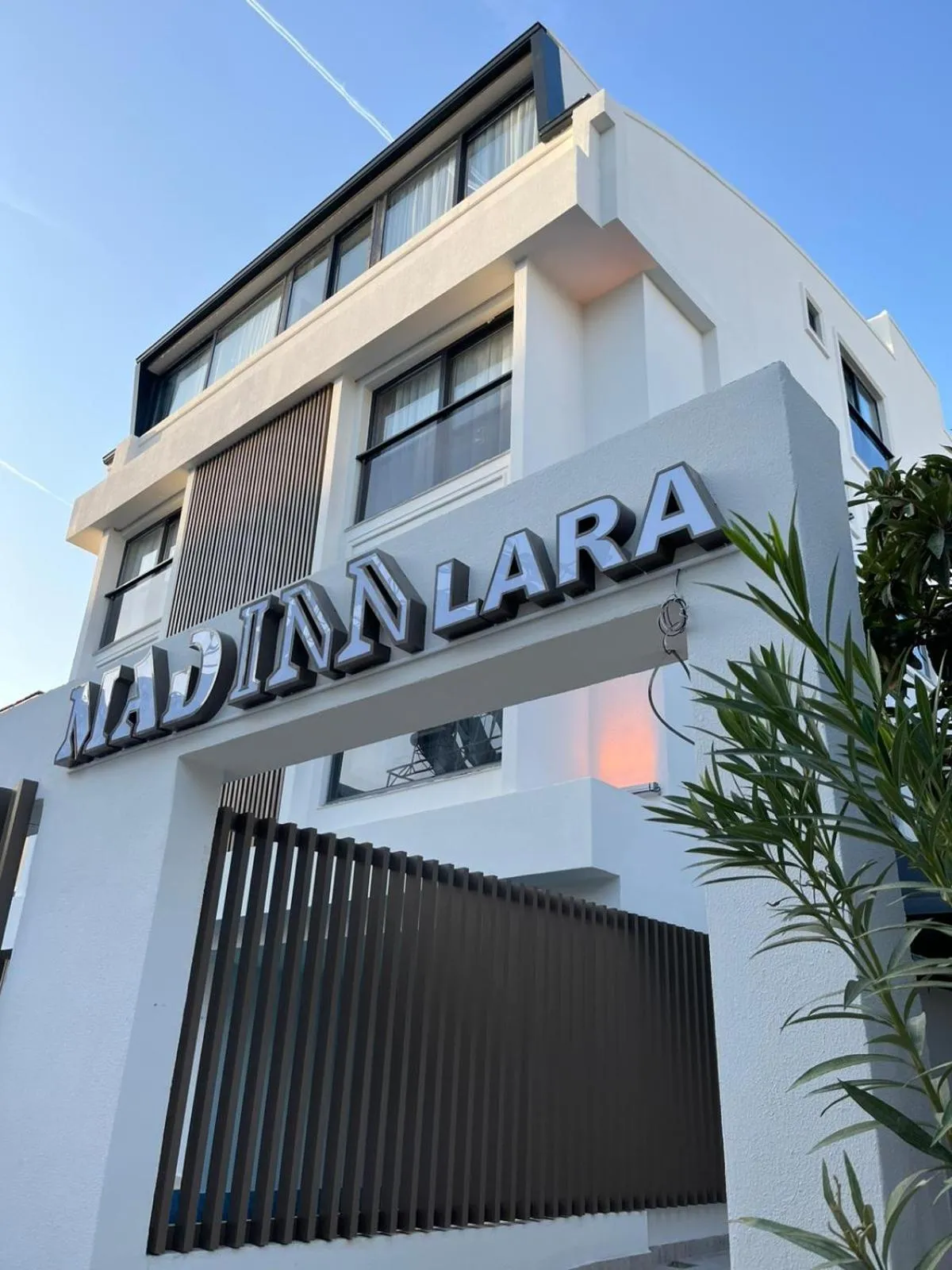 Property building in Mad İnn Lara