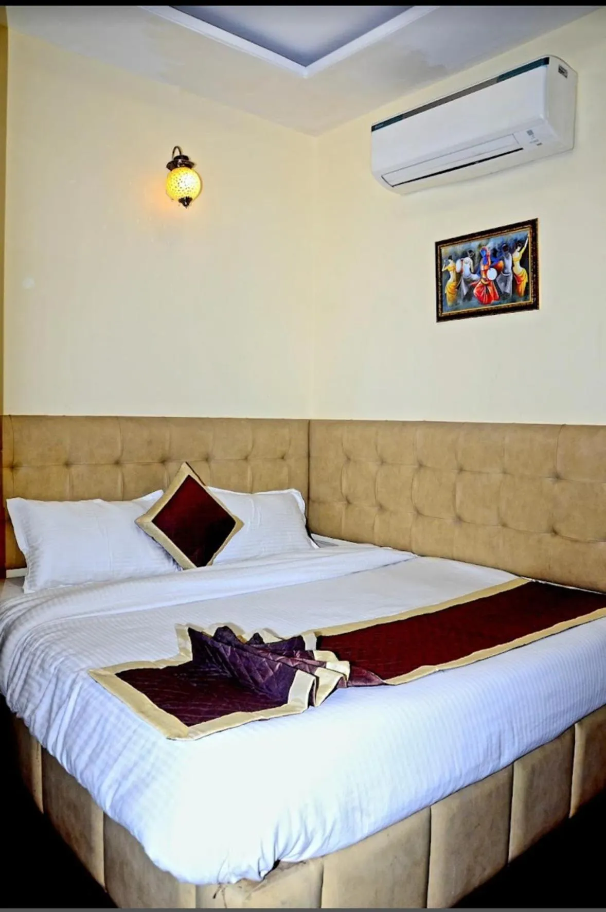 Bed in Hotel New Holiday