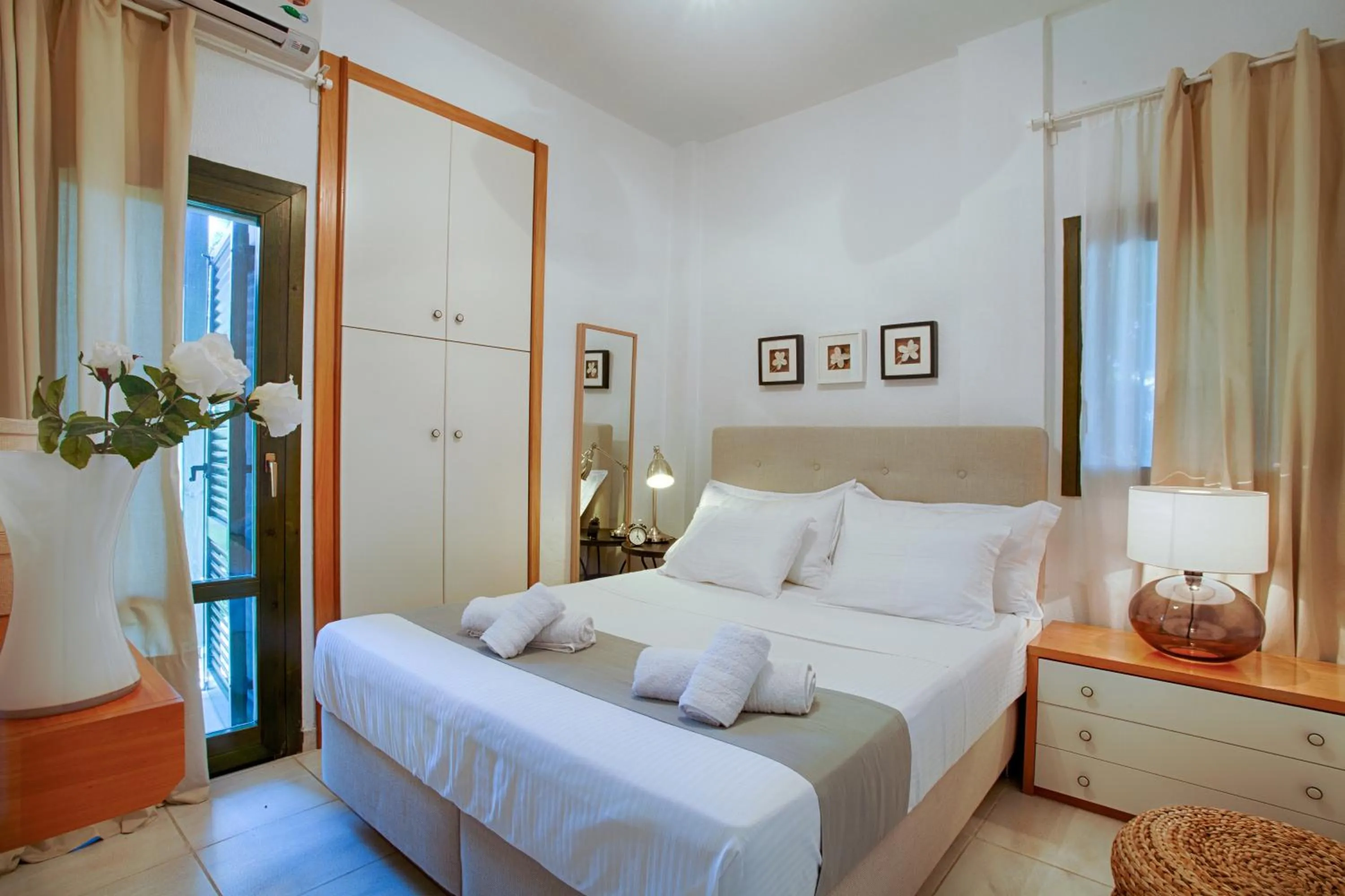 TV and multimedia, Bed in Villa Sofias