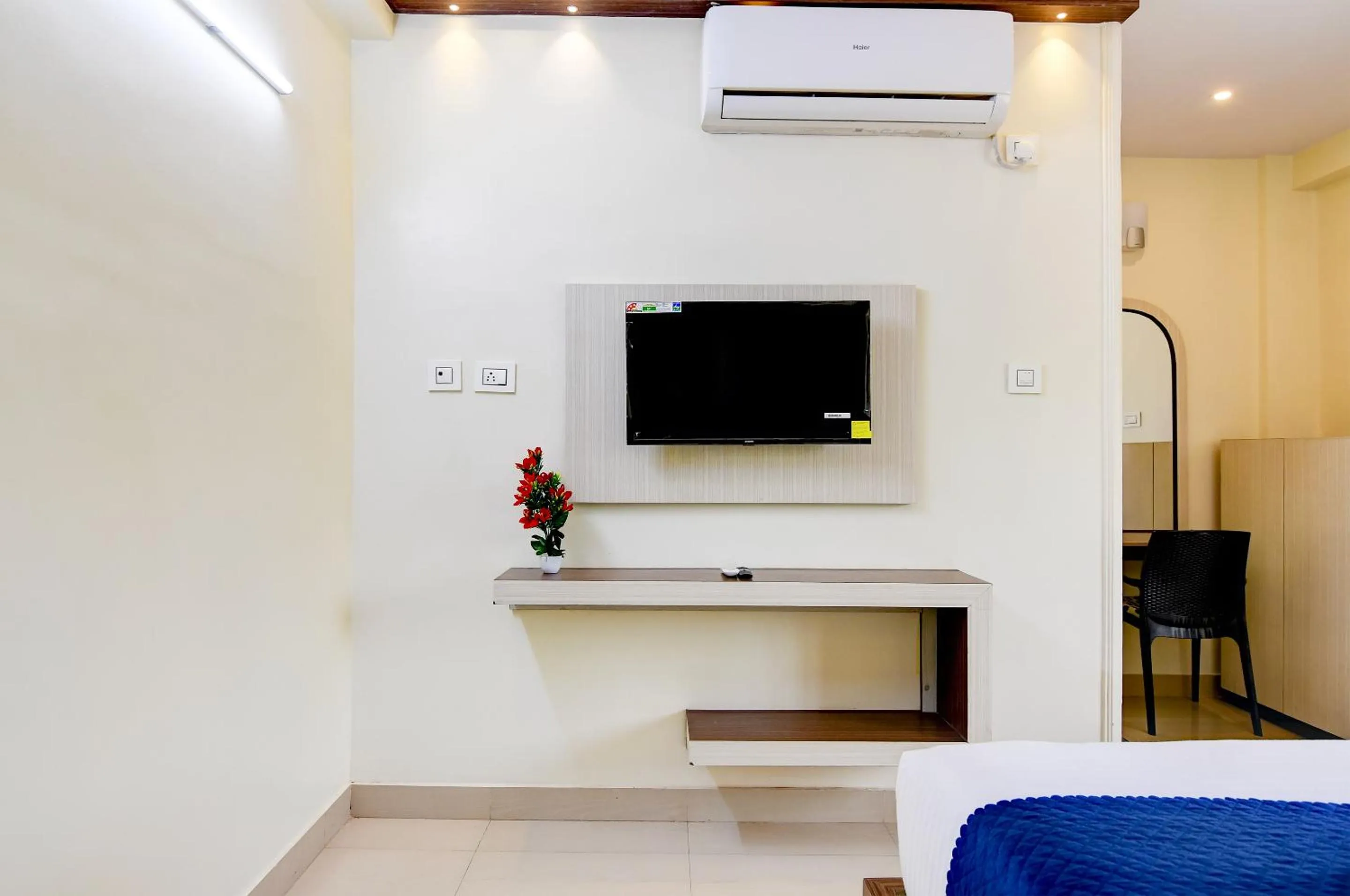 TV and multimedia, Bed in Hotel Nilachal