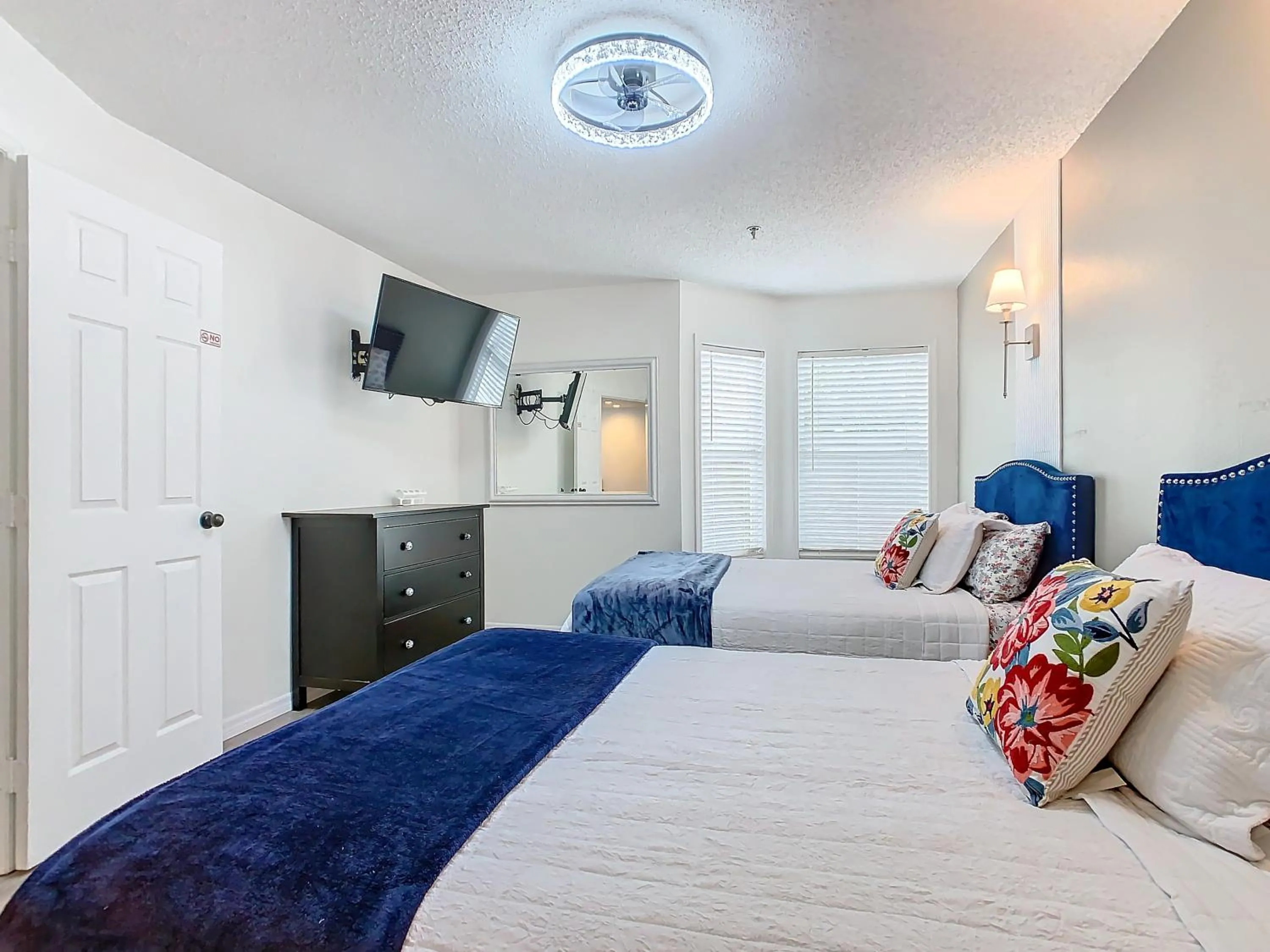 Bedroom, Bed in Be Our Guest! 1 Bedroom Condo Near Disney Parks!