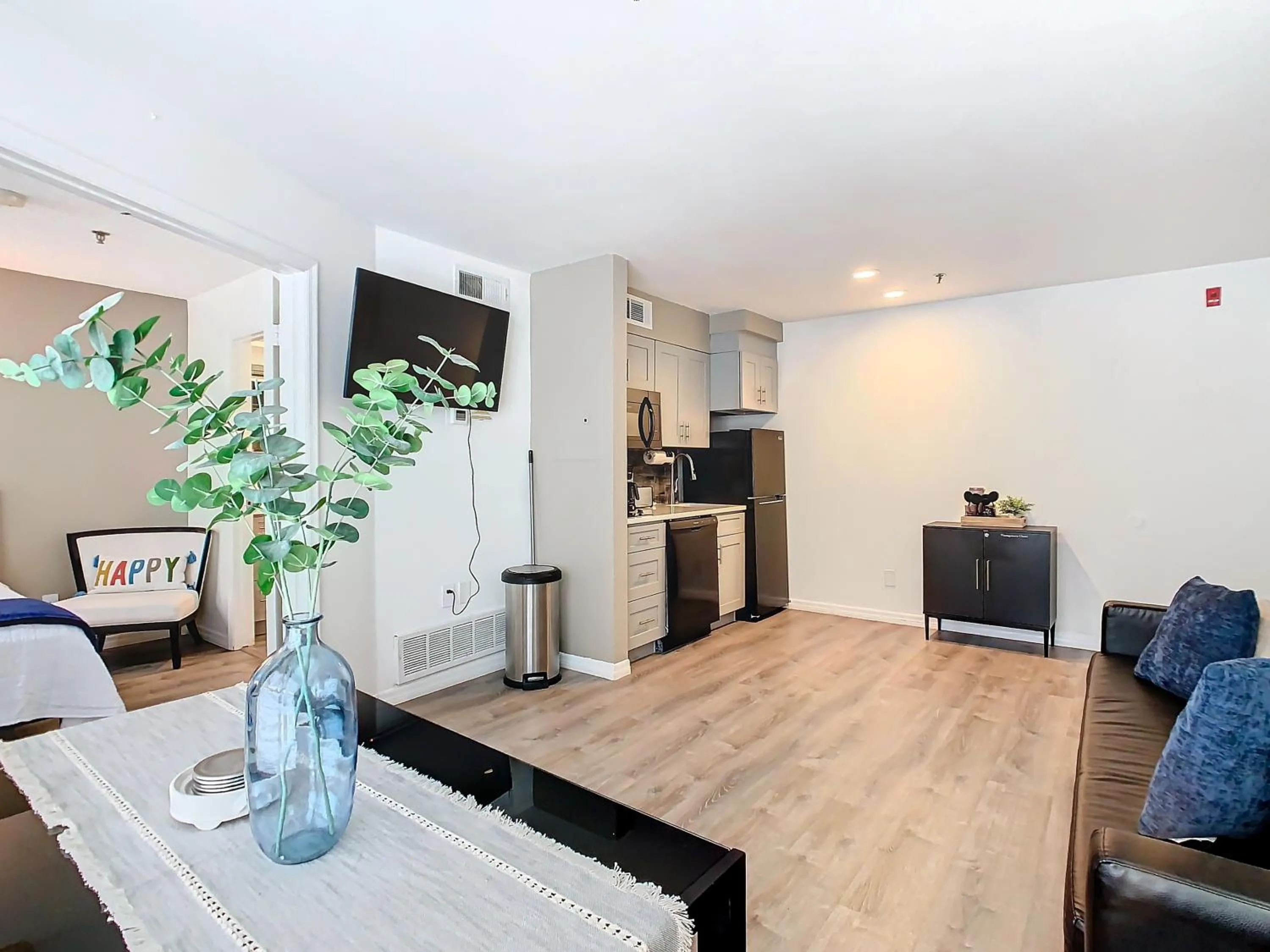 Kitchen or kitchenette in Be Our Guest! 1 Bedroom Condo Near Disney Parks!
