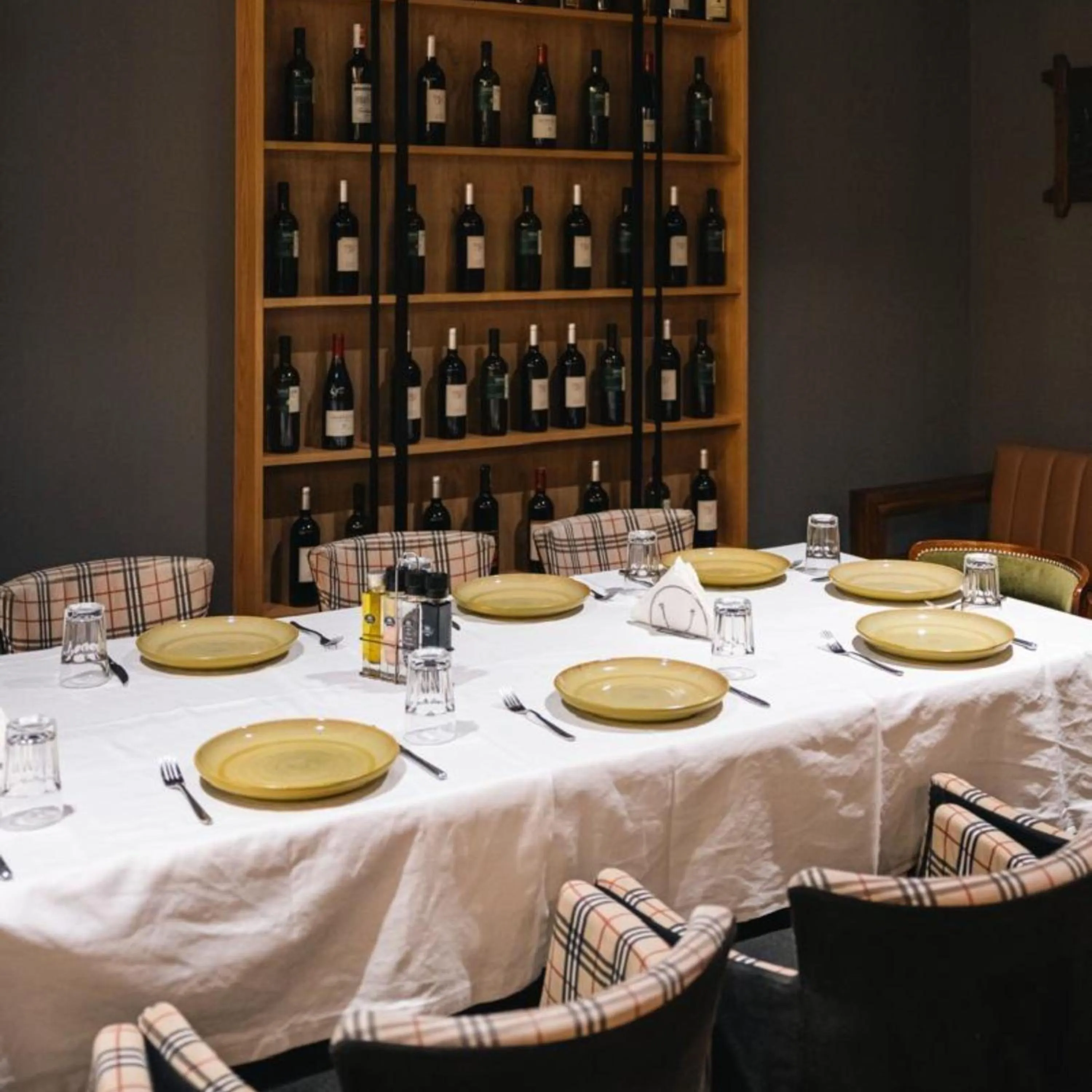 Restaurant/places to eat in Oxygen Boutique Hotel