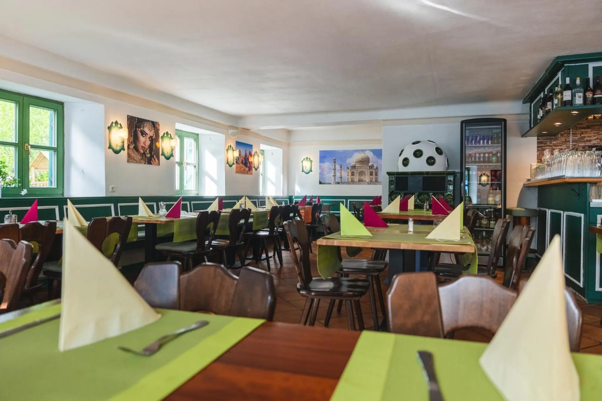 Restaurant/places to eat in Hotel Restaurant Mughal