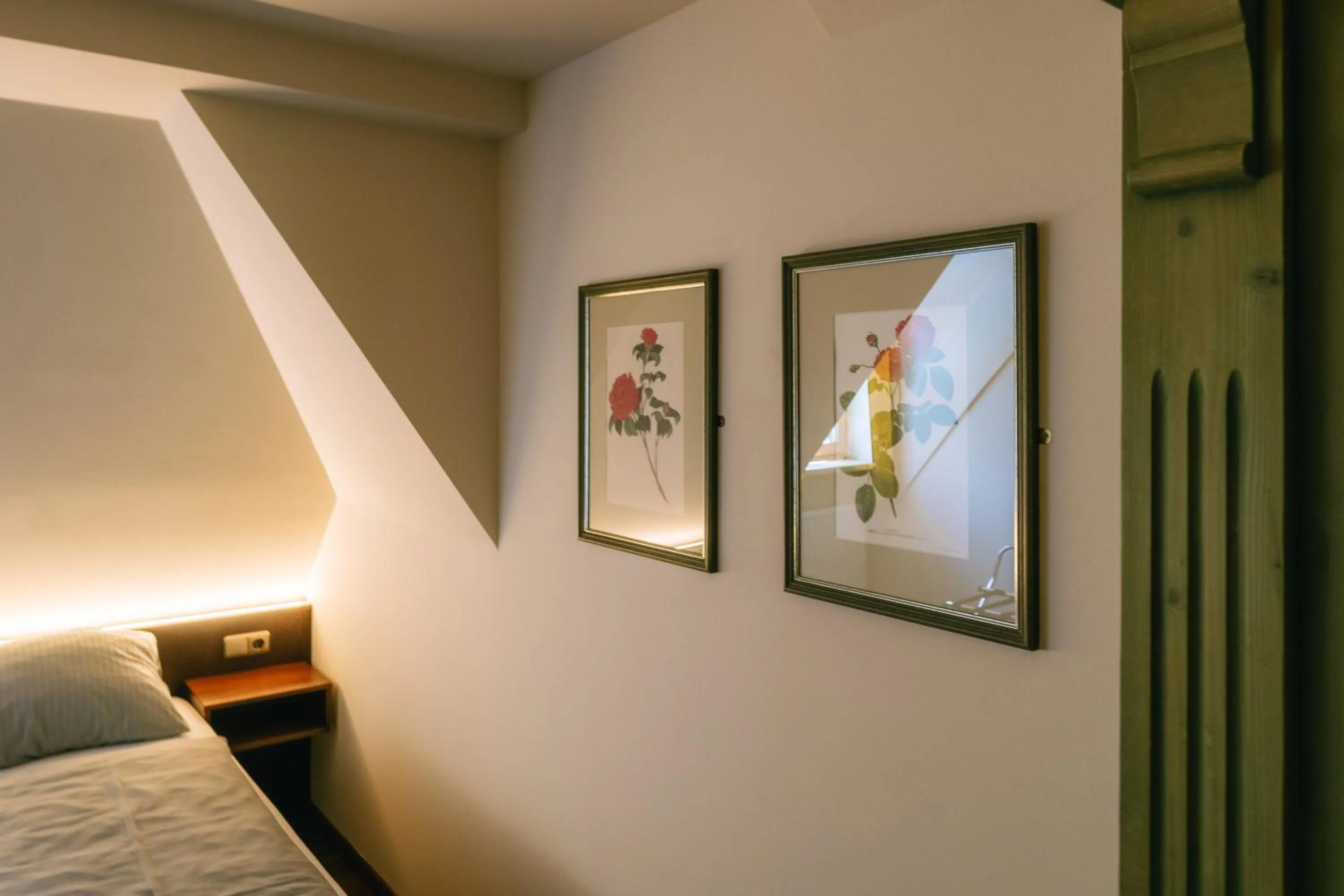 Decorative detail, Bed in Hotel Restaurant Mughal