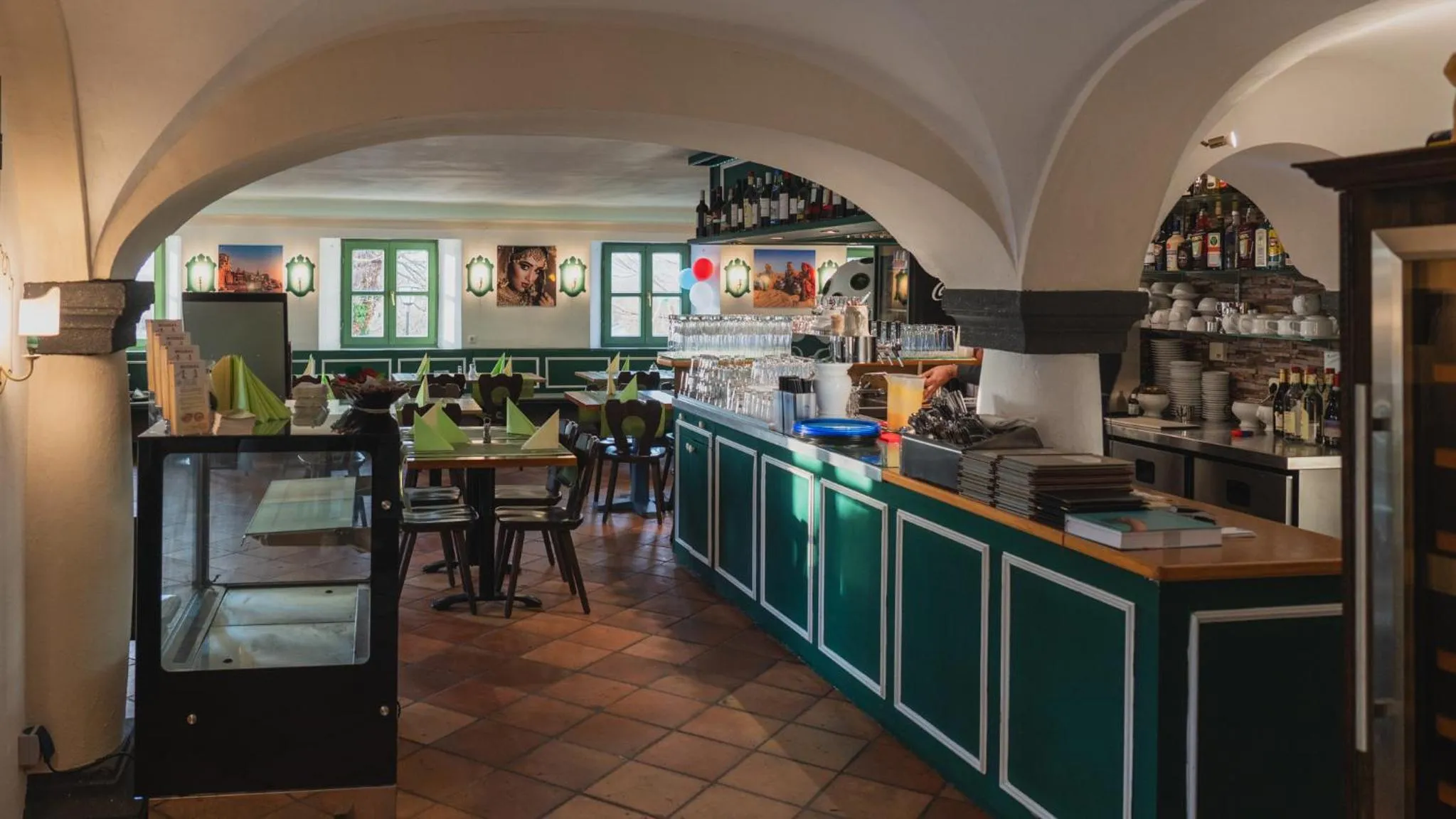 Restaurant/places to eat in Hotel Restaurant Mughal