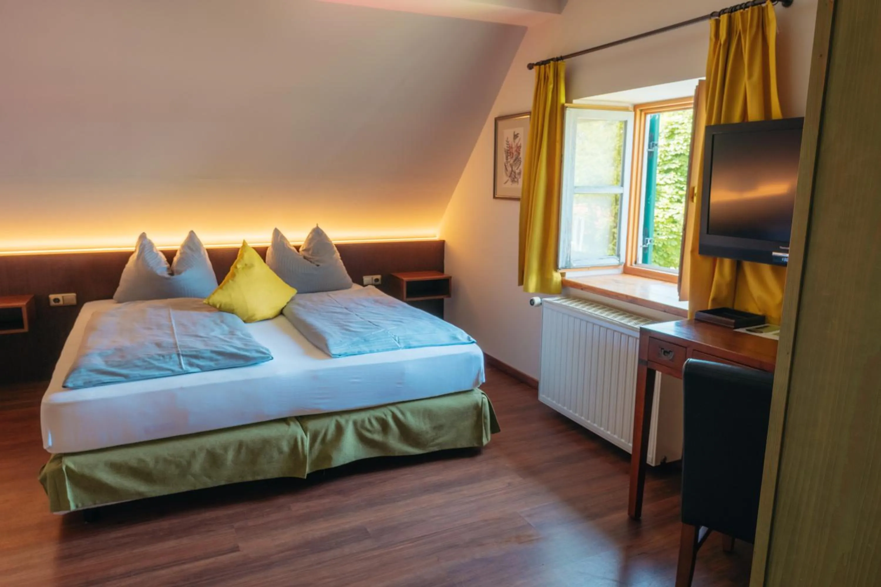 Bed in Hotel Restaurant Mughal