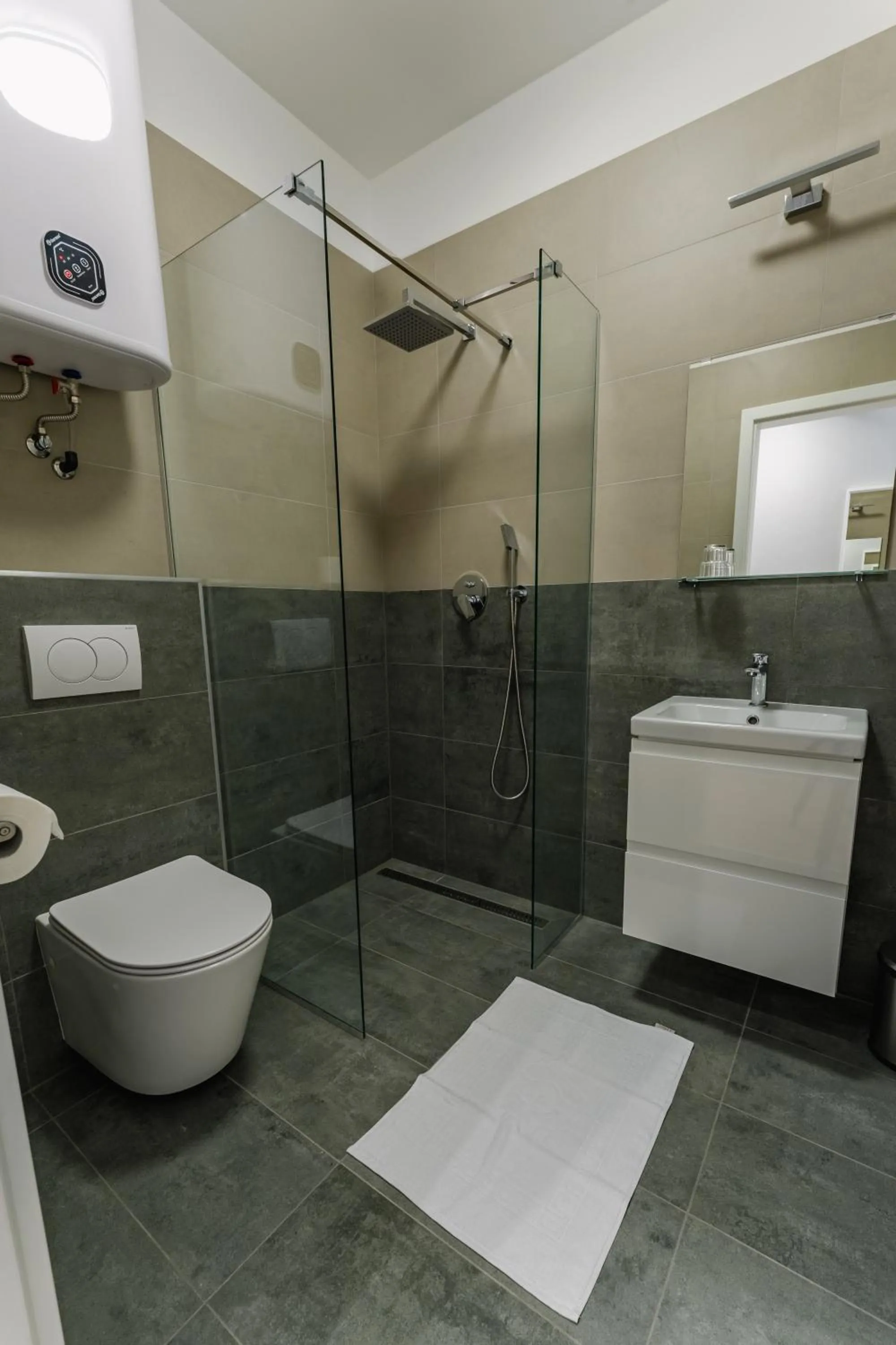 Shower in Noa Panzio