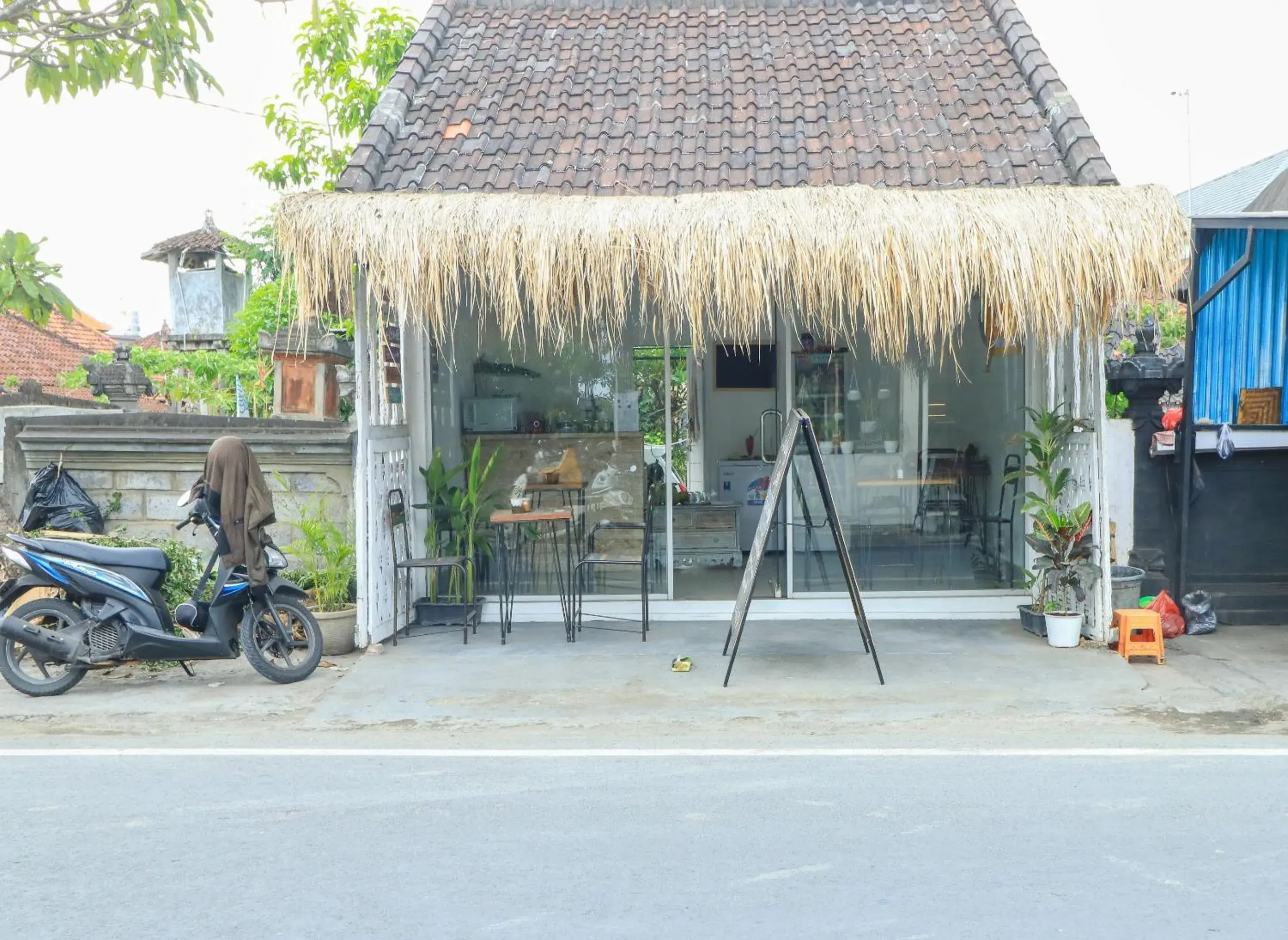 Restaurant/places to eat in The Wina Echo Beach Guest House Restaurant/places to eat in The Wina Echo Beach Guest House