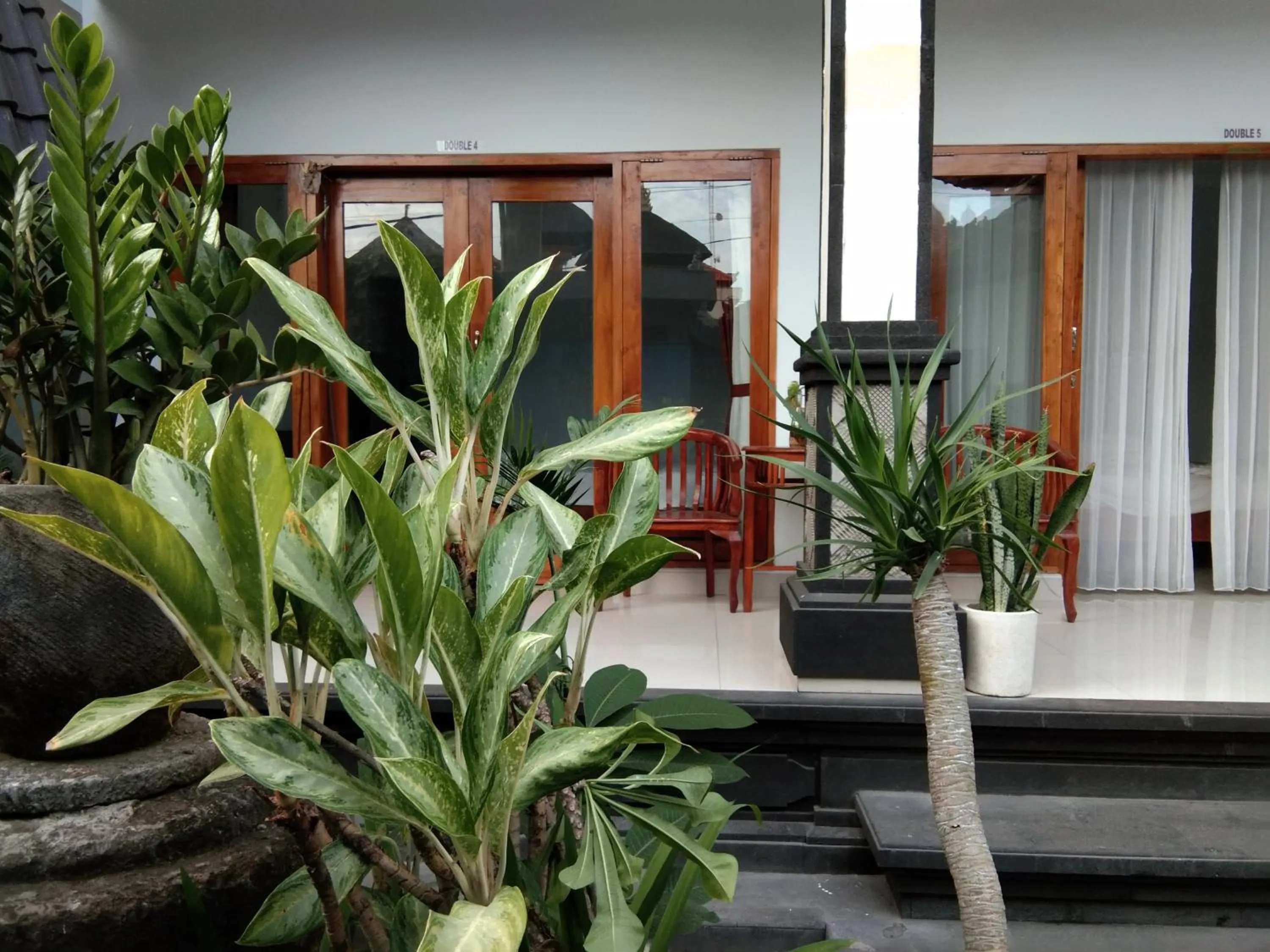 Facade/entrance in The Wina Echo Beach Guest House