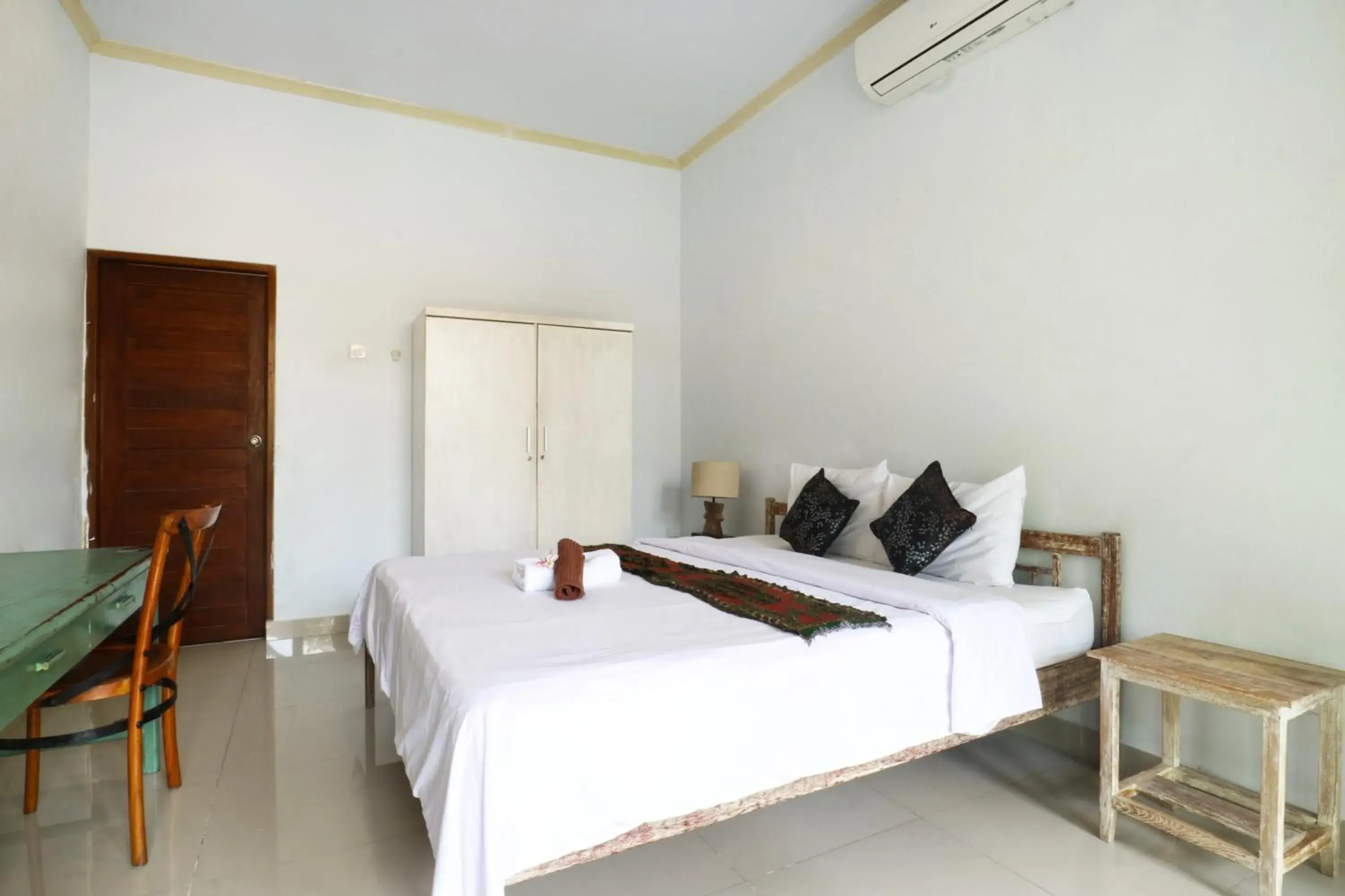 Bedroom, Bed in The Wina Echo Beach Guest House Bedroom, Bed in The Wina Echo Beach Guest House