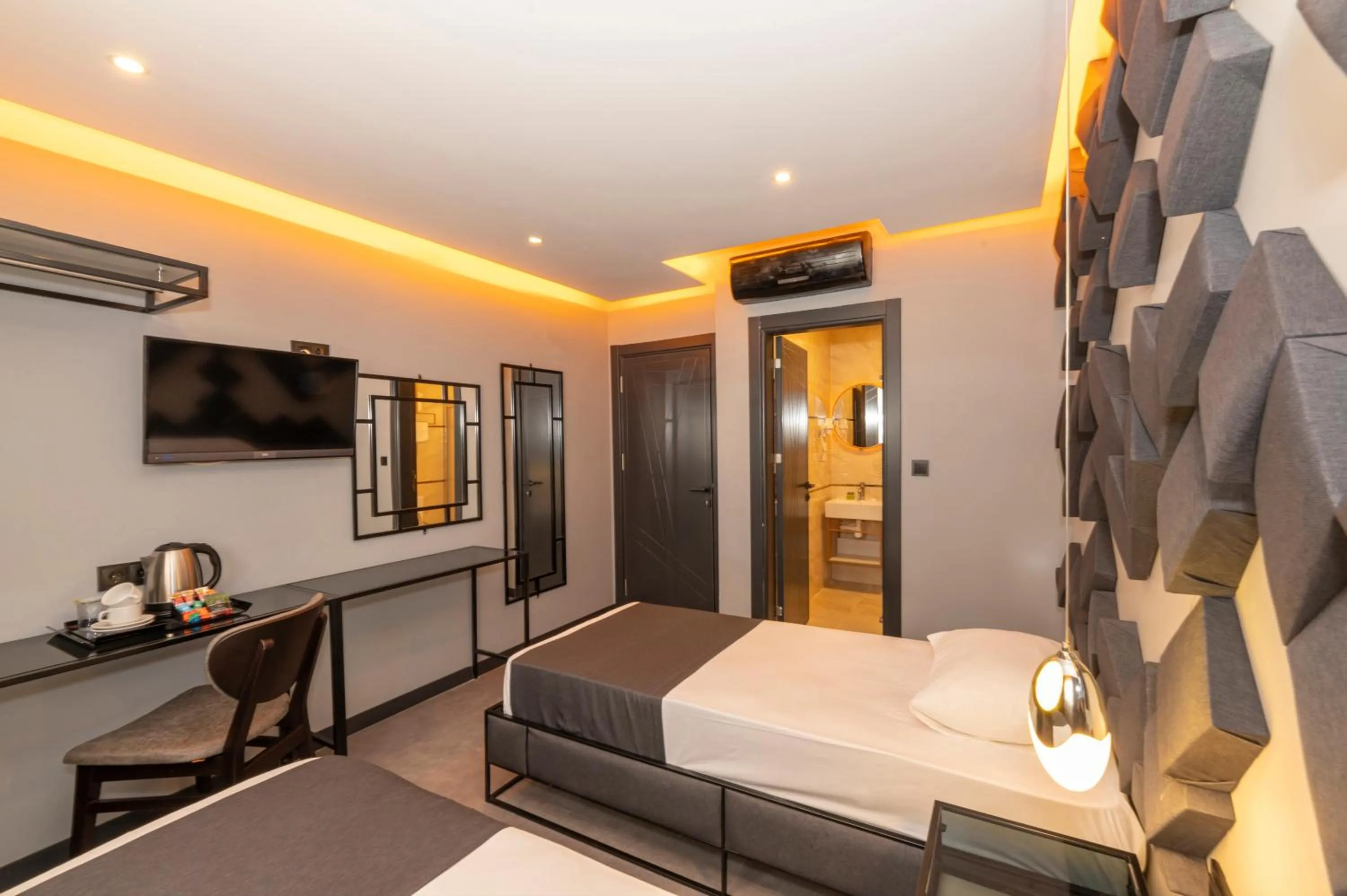 Photo of the whole room, Bed in White Palace Hotel