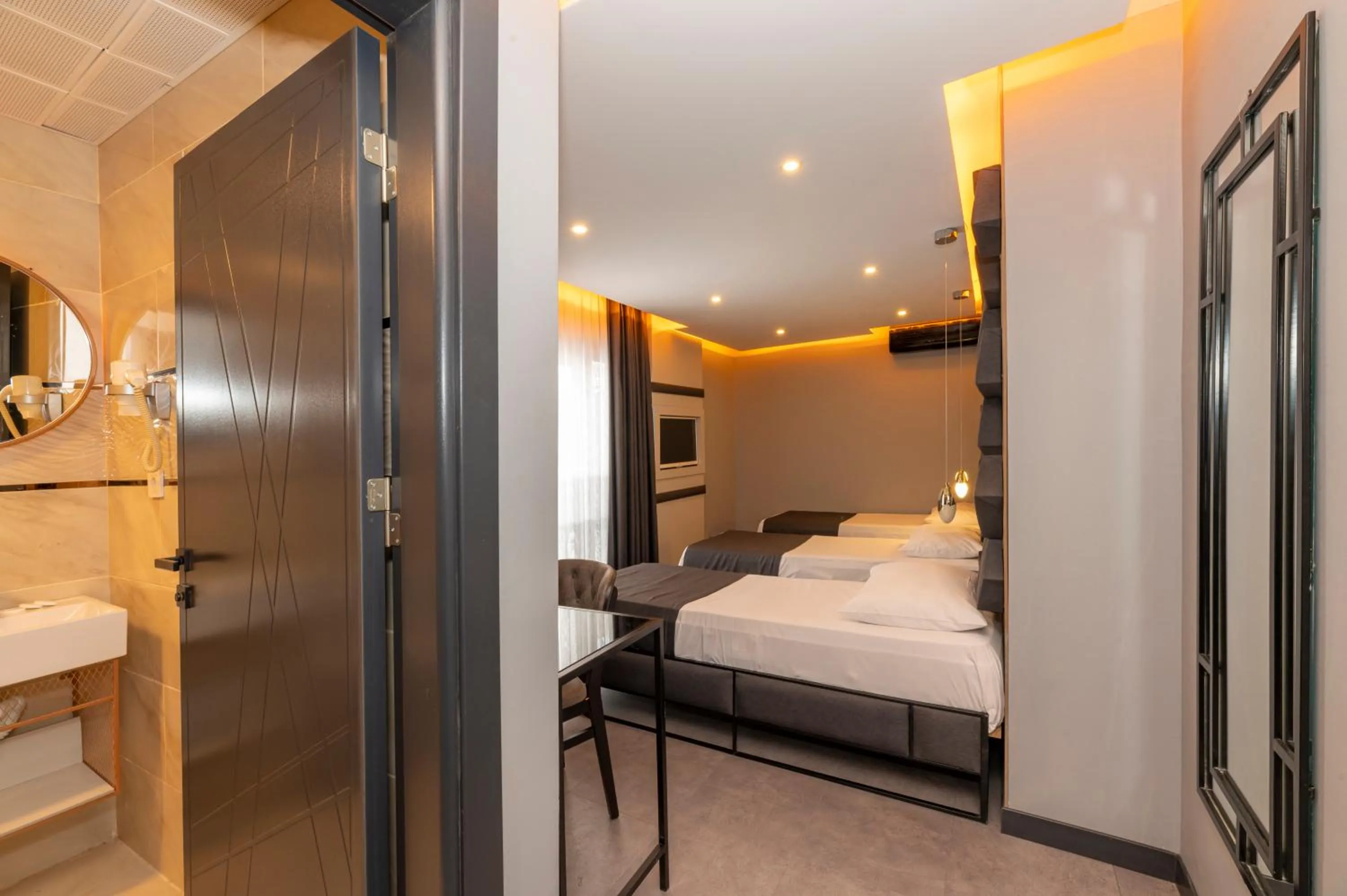 Photo of the whole room, Bed in White Palace Hotel