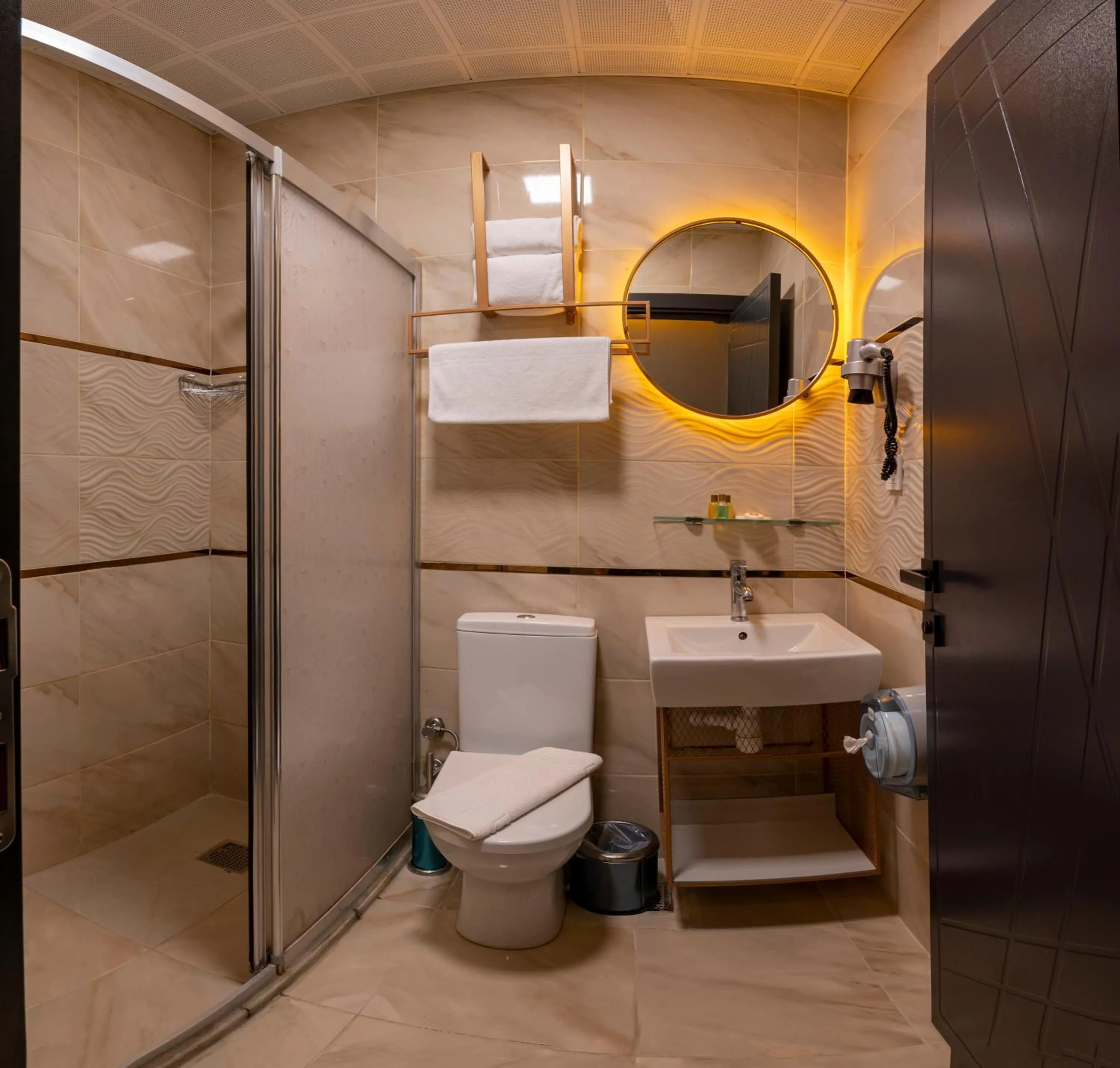 Bathroom in White Palace Hotel